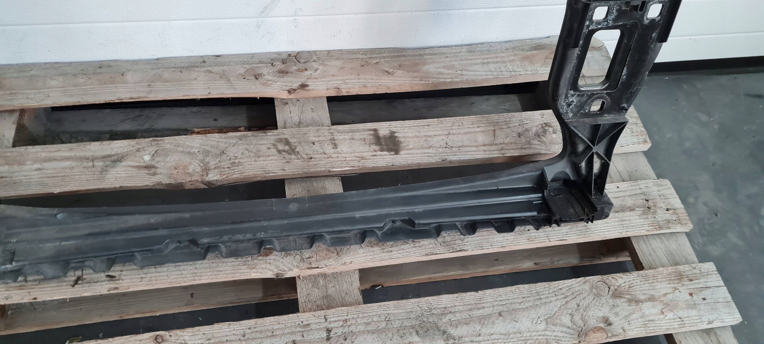 Q5 8R support panel for radiators pillar iron 8R0805594 8R0805594B