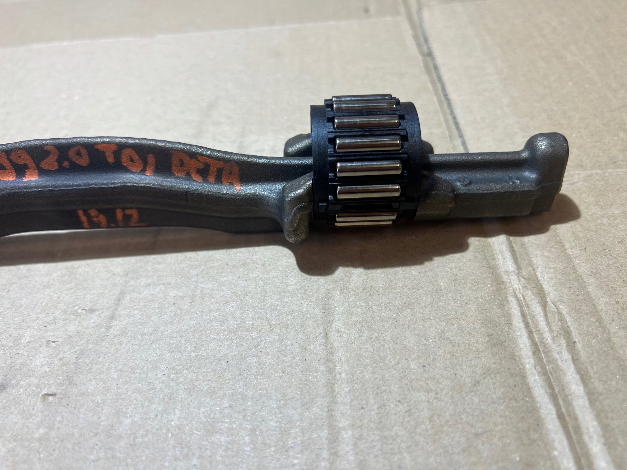 AUDI A4 B9 2.0 TDI DETA cam BALANSOWY 03N103303B