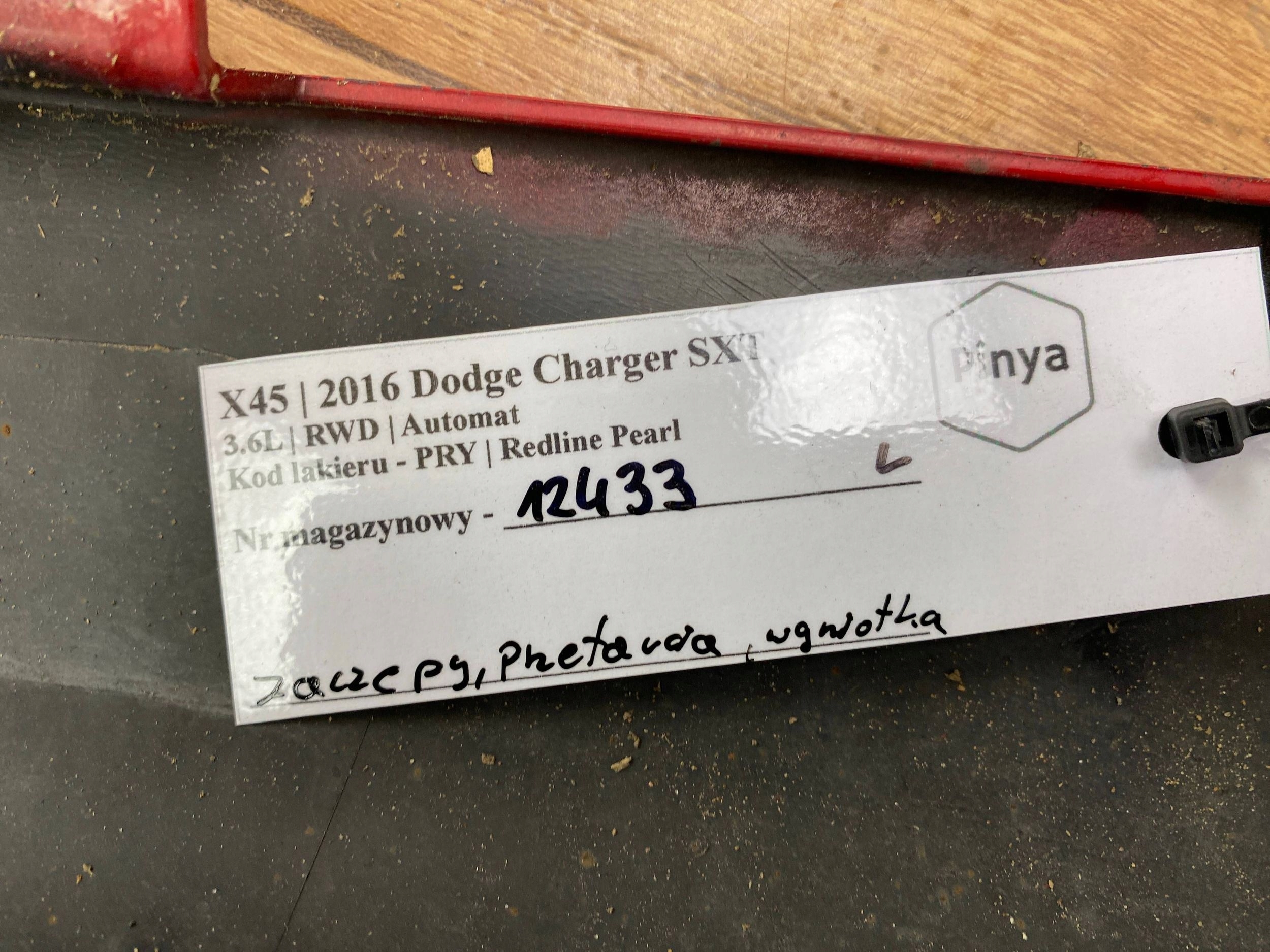 cap threshold left Dodge Charger 2015+