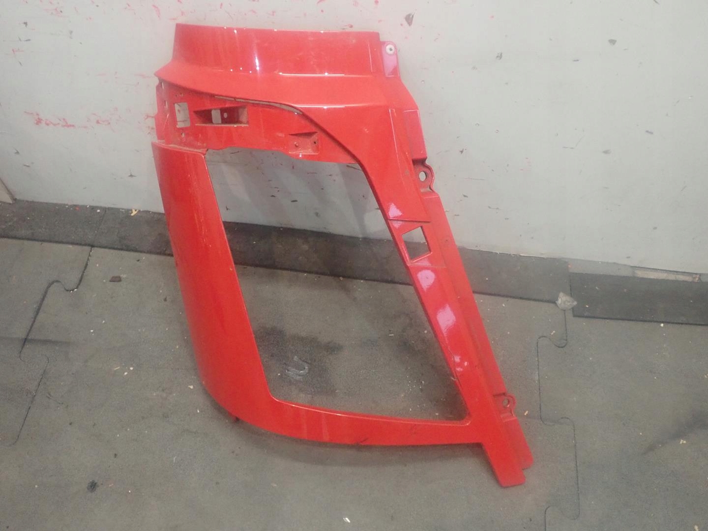 Крышка лампы окуляр правый VOLVO FH4 82884038