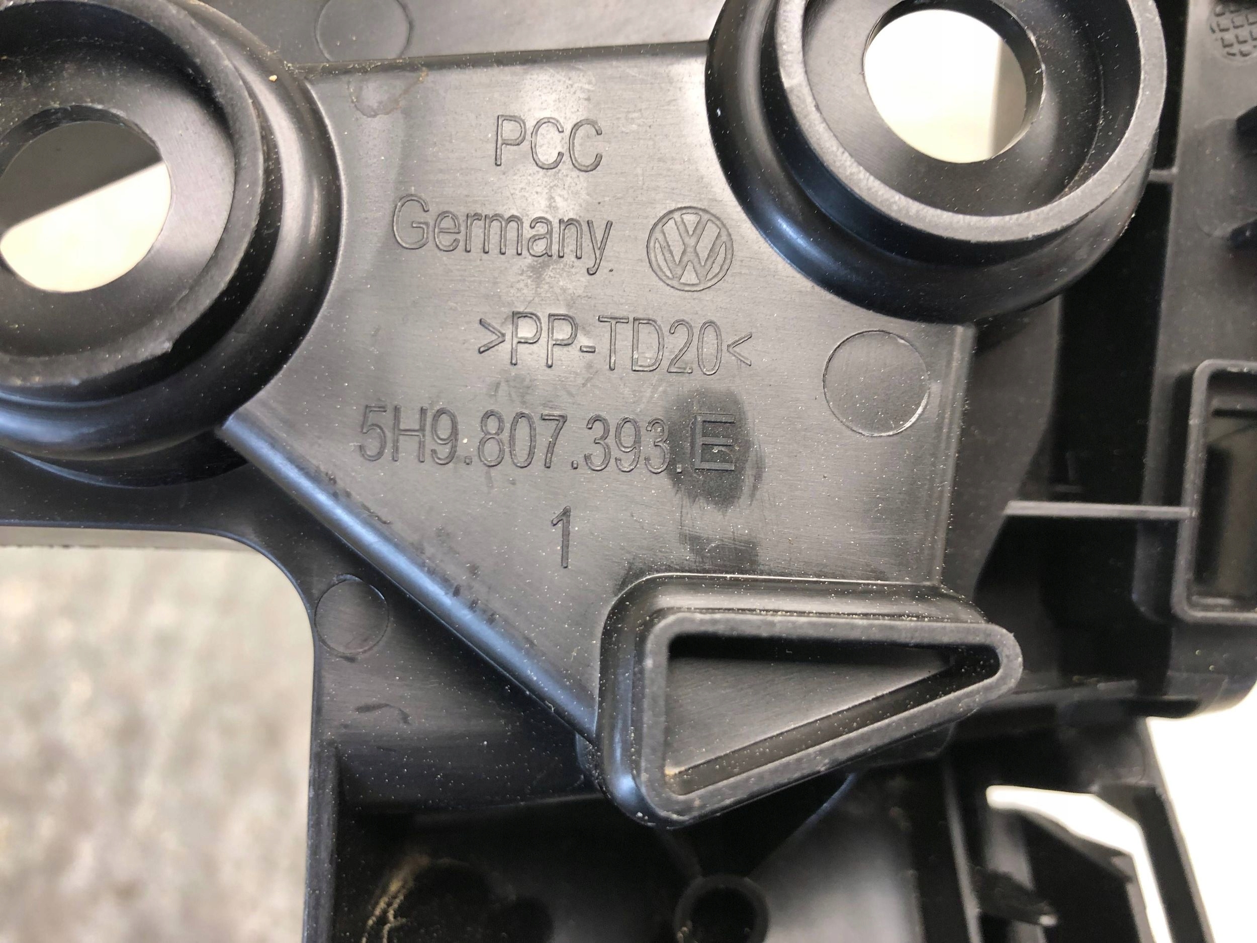 bumper bracket left rear part VW GOLF VIII KOMBI 5H9807393E