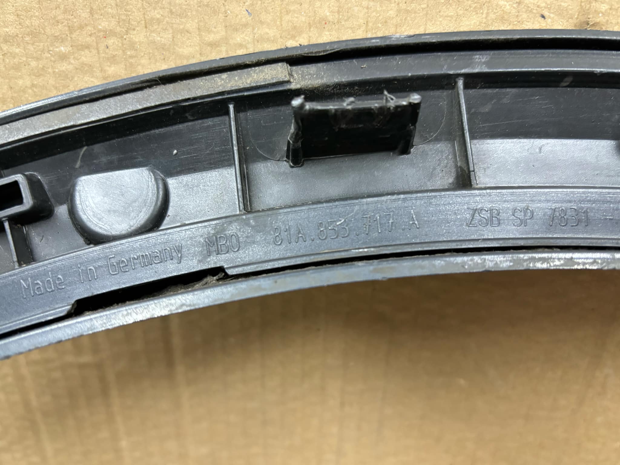 lišta blatníku levý předek AUDI Q2 81A 81A853717A