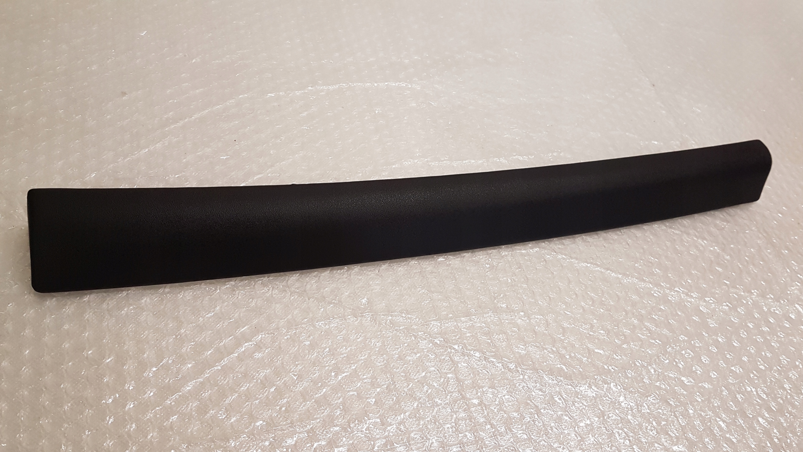 moulding below KONSOLE MASERATI LEVANTE 670043366