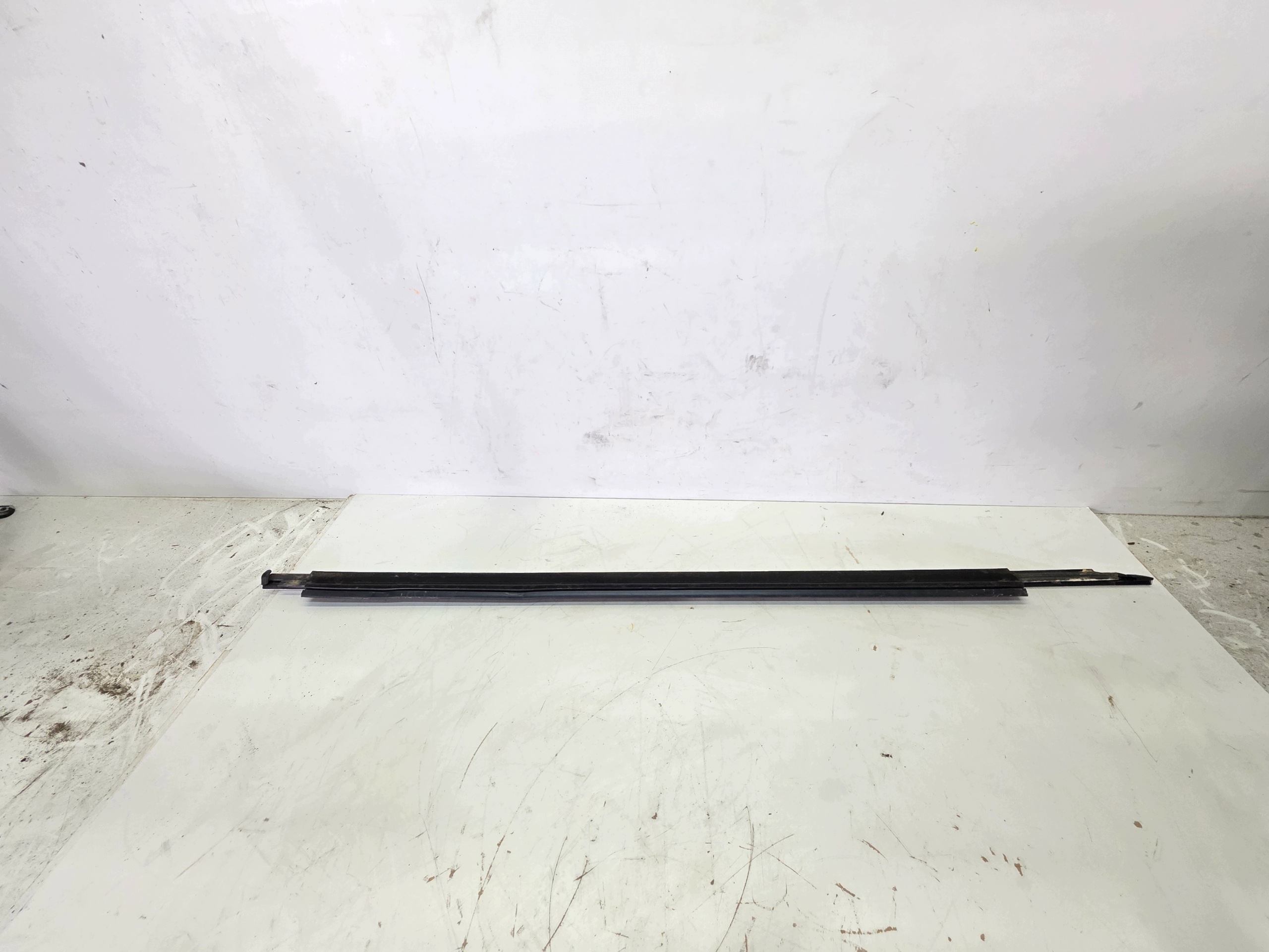 moulding dust windows CHROM left front AUDI A3 8V 8V3853283 3-door