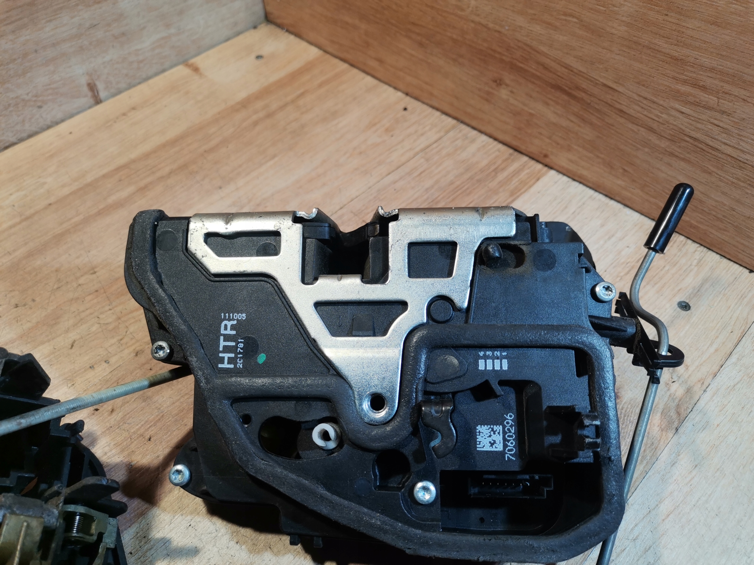 lock + handle door right rear part BMW 3 E90 E91 7060296