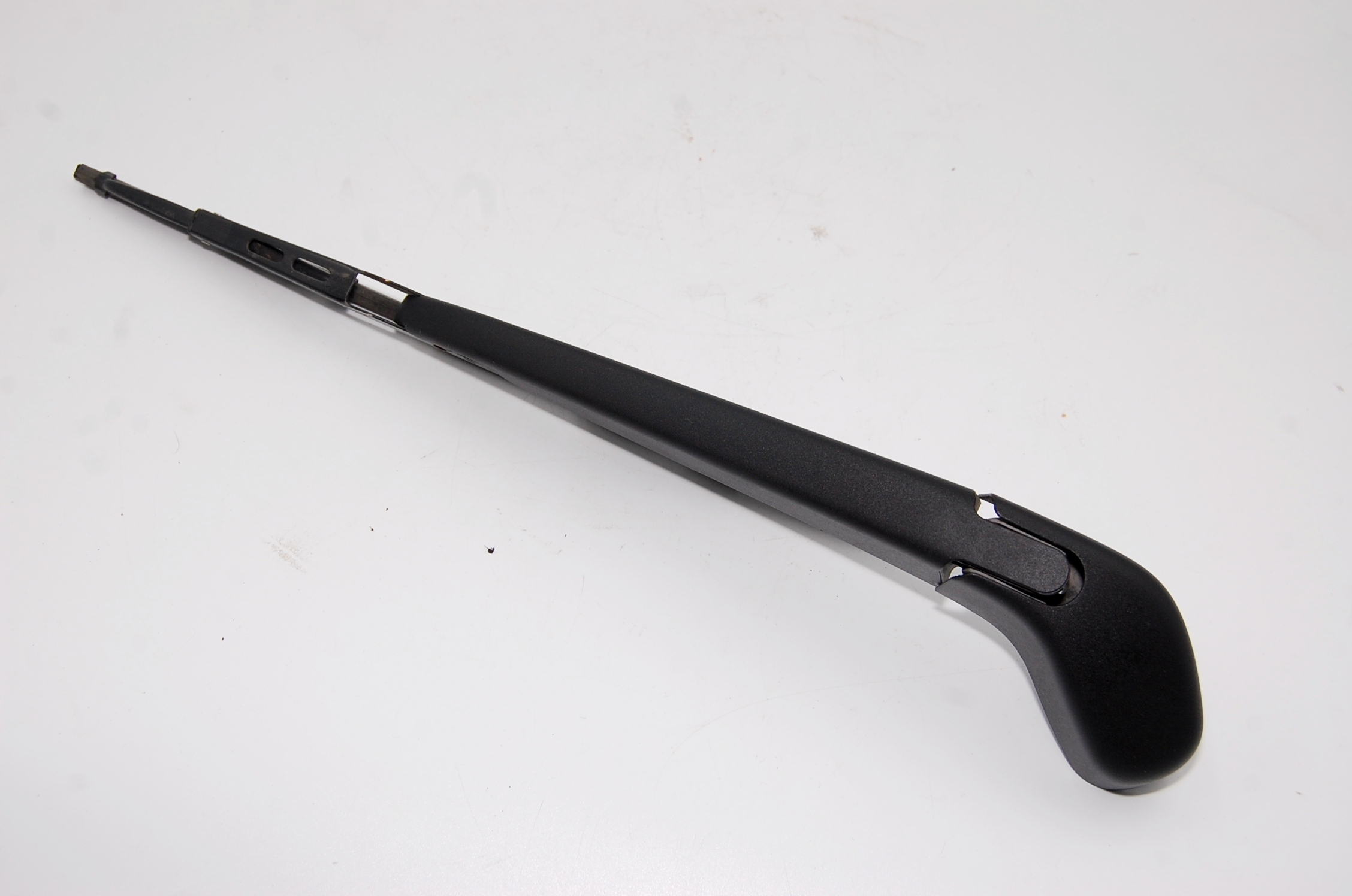 WYCIERACZKA TYŁ TYLNA RAMIĘ WYCIERACZKI VOLVO V50