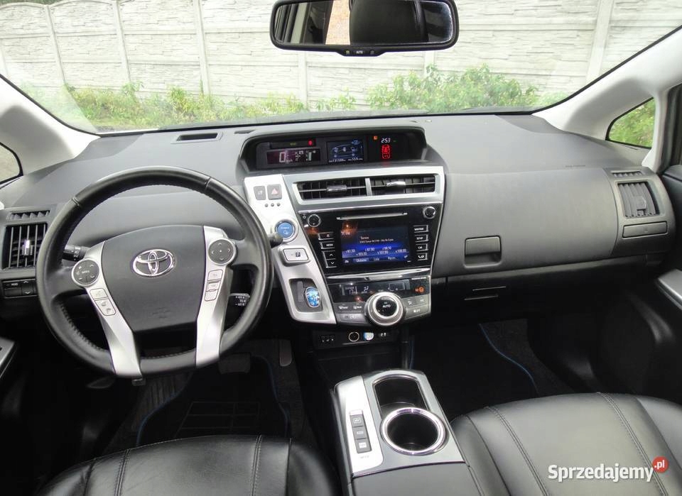 Запчасти Панель приборов Toyota Prius Разборка • Купить в УКРАИНЕ из Польши приборной панели