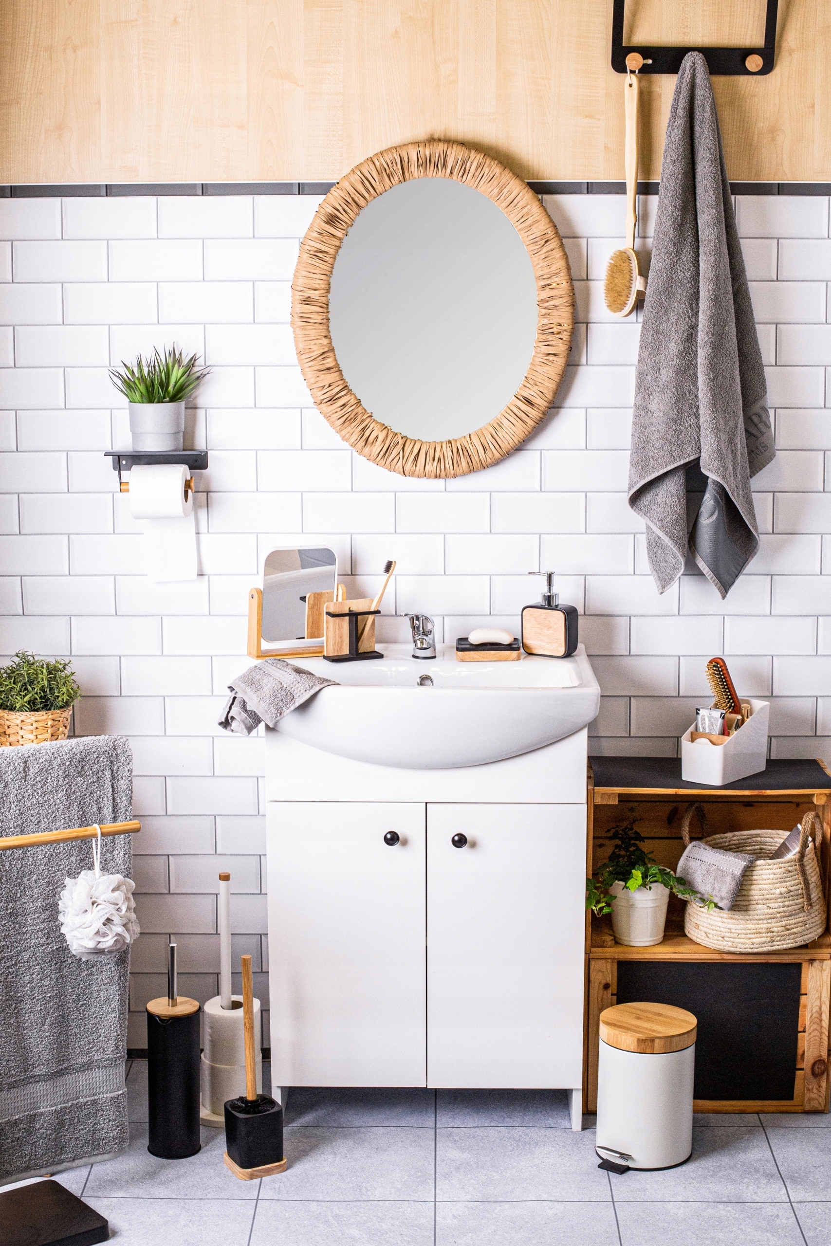 Stojak na papier toaletowy uchwyt metalowy czarny Altom Design Marka Altom Design