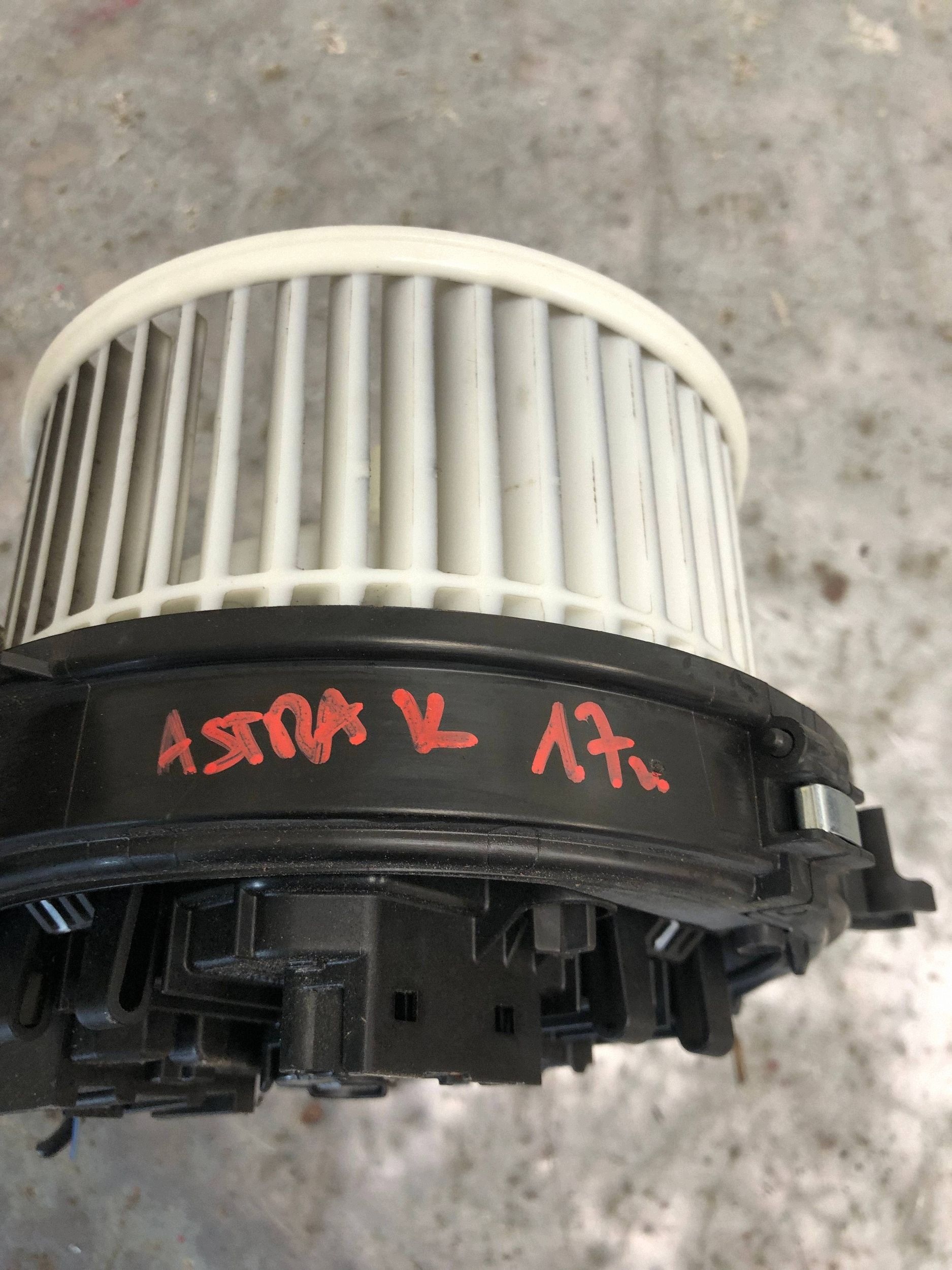 gebläse lüfter OPEL ASTRA K 130309503