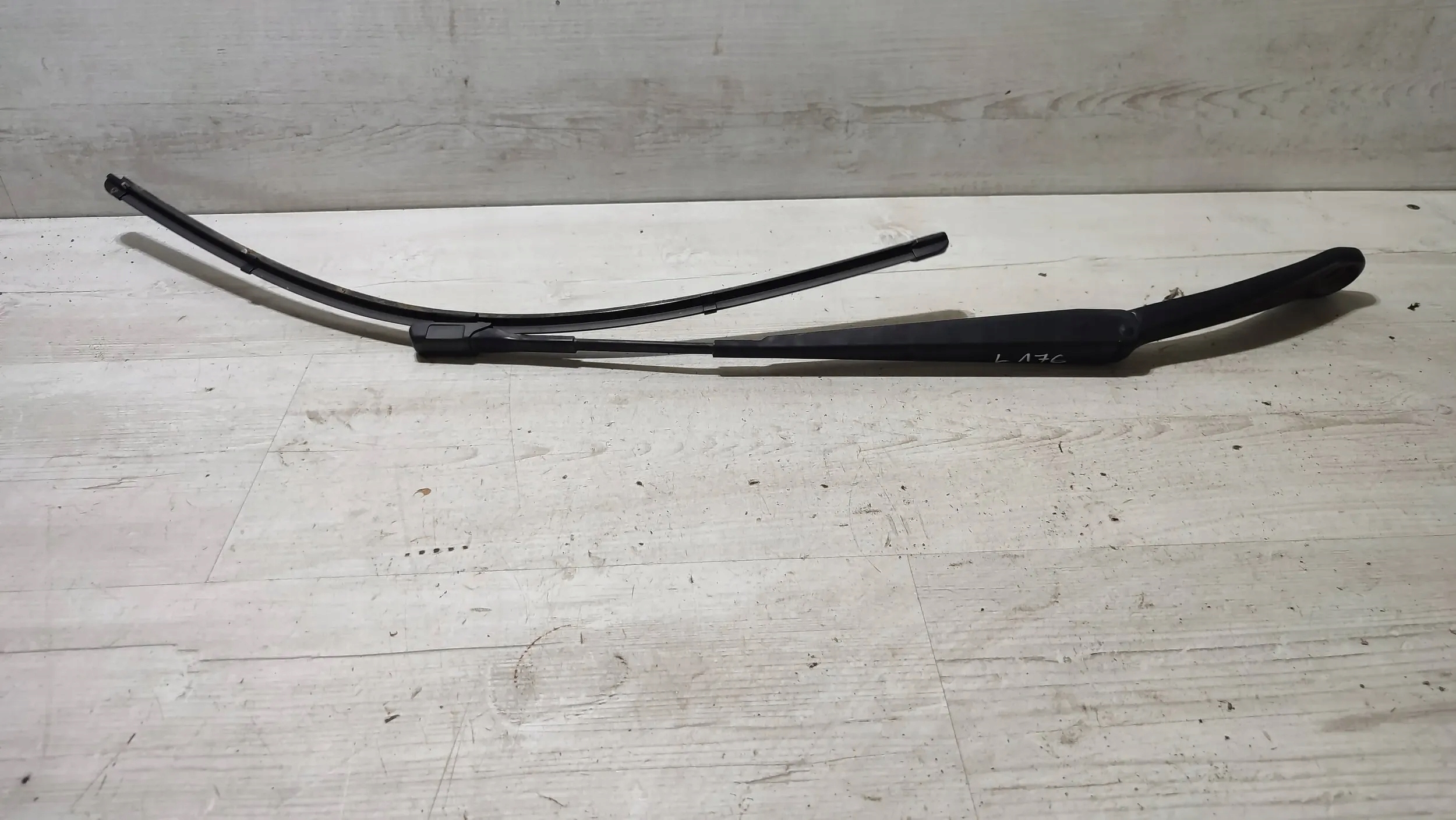 Mercedes-Benz A-classa W176 17r. 1.5cdi front side left wiper arm