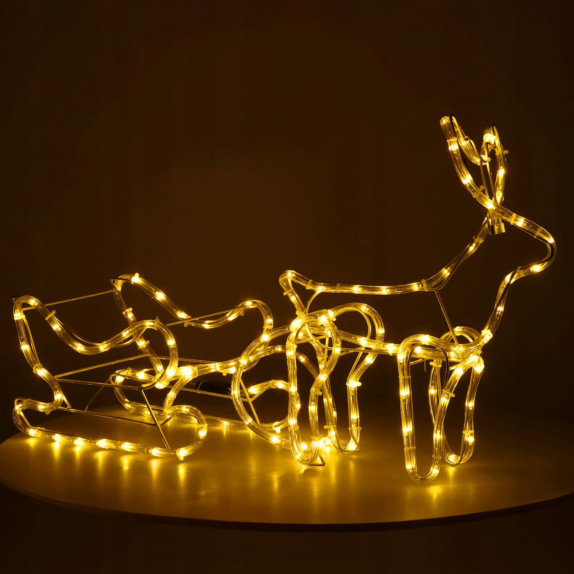 SOB S VELIKIM SVIJETLEĆIM DEKORACIJSKIM MATERIJALOM OD 144 LED S GLAVOM SANJICA XXL DEKORACIJA Visina proizvoda 42 cm