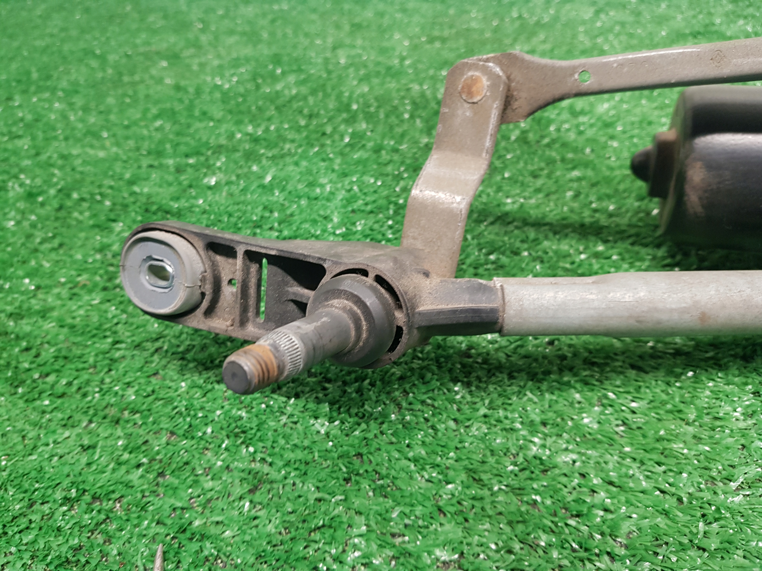 wiper mechanism front RENAULT CLIO 3 8200268931D