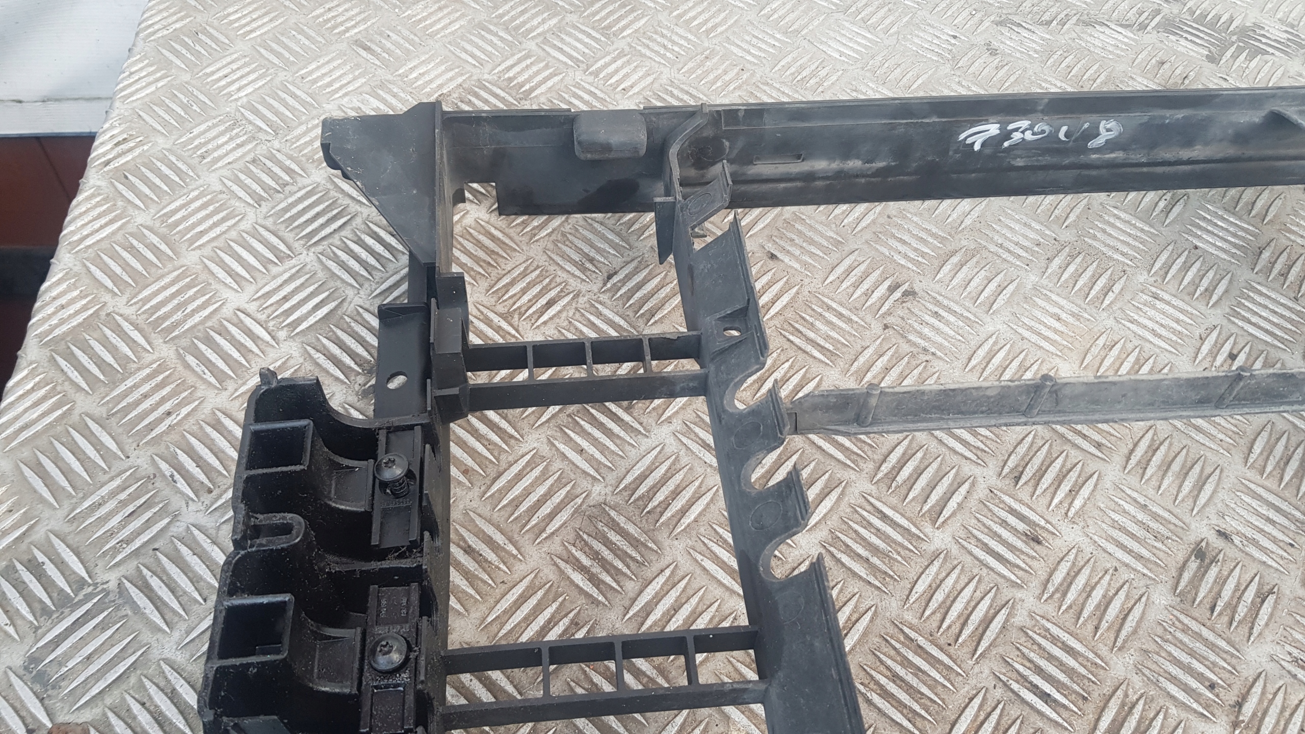 BMW E38 730 RÁM kryt chladiče obal 1737826