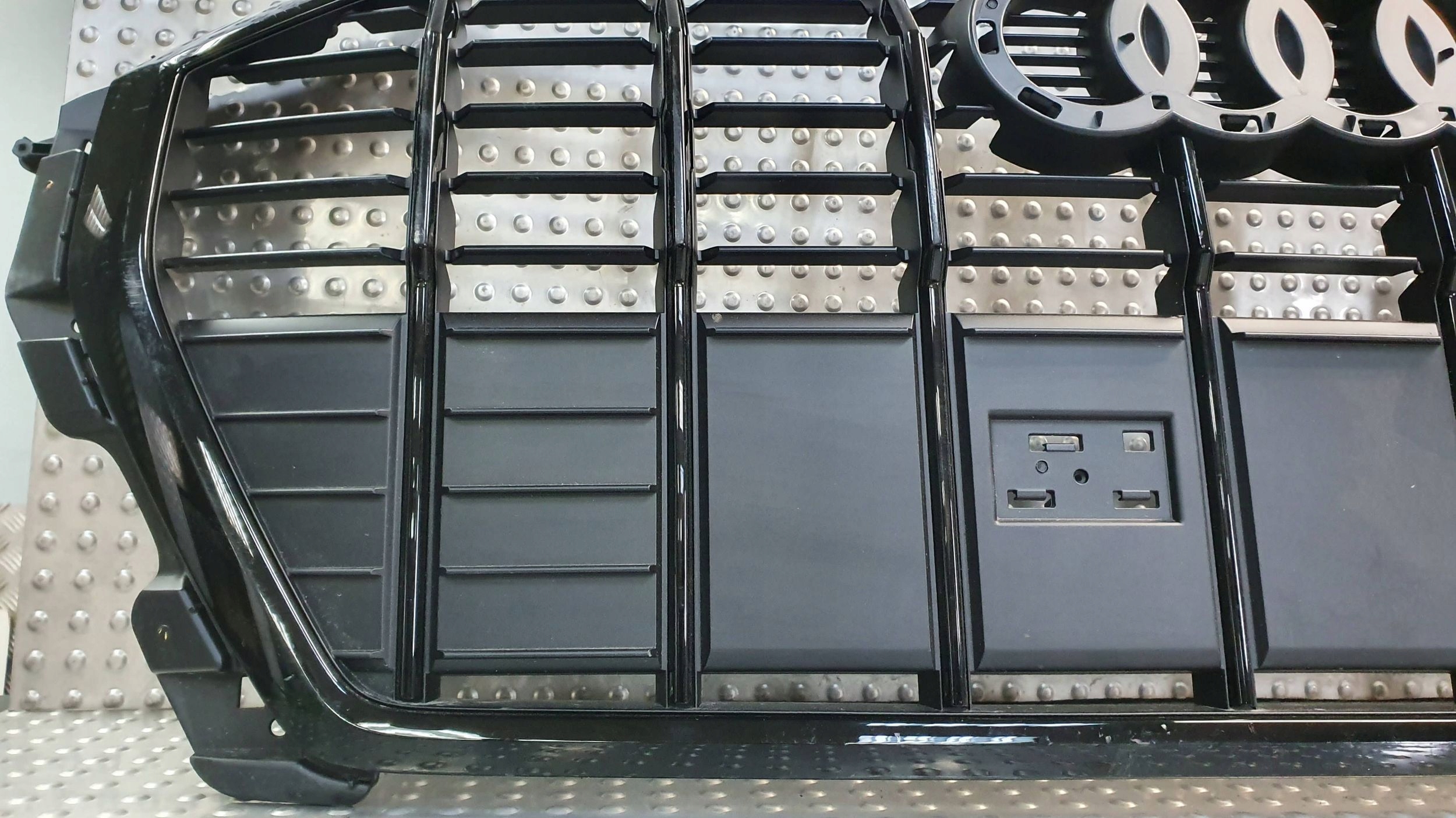 Audi Q3 Kühlergrill FRONTGRILL Kühlergitter 83A853651E - Thumbnail 7