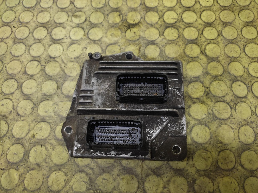 OPEL ZAFIRA unité de commande électronique uce moteur 55562549