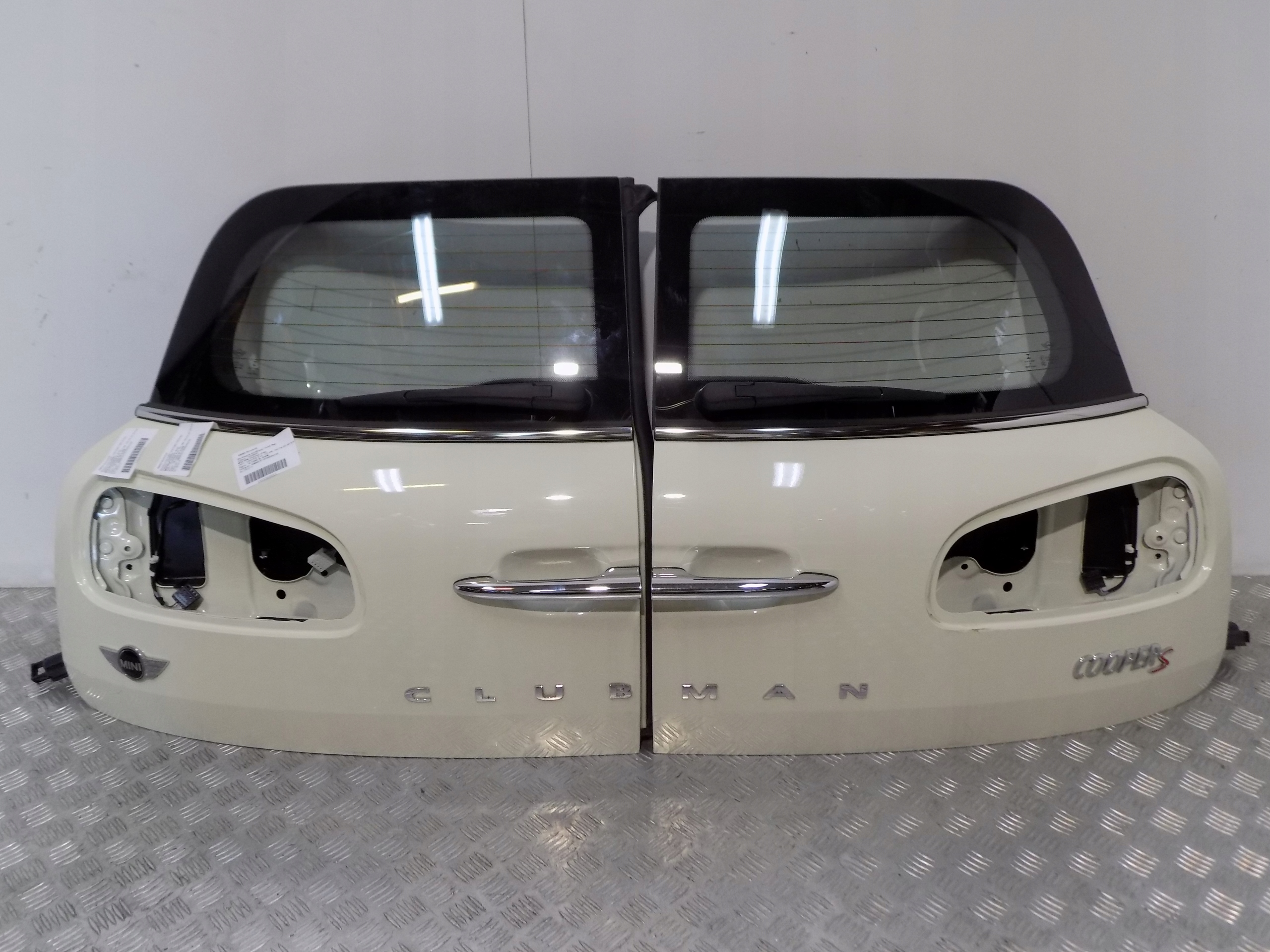 MINI CLUBMAN F54 KLAPA BAGAŻNIKA DRZWI TYŁ 850 Typ samochodu Samochody osobowe