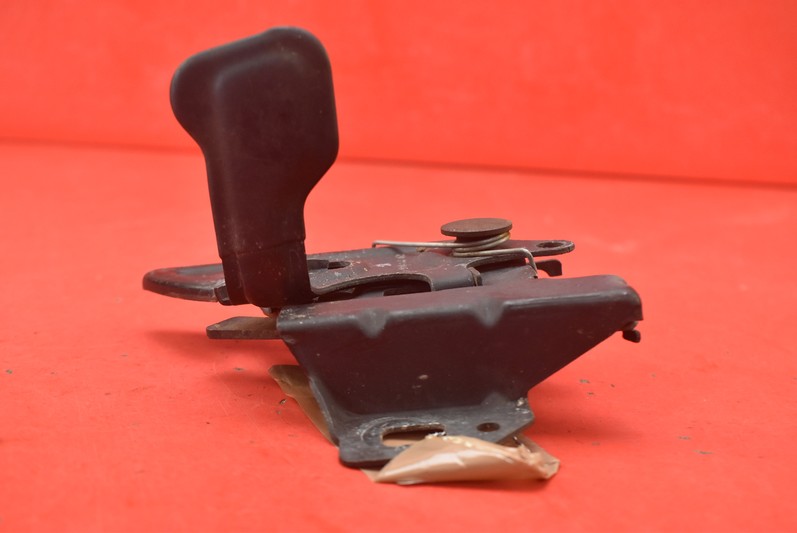bonnet latch lock 25664742 CADILLAC CTS 1 and 02-07
