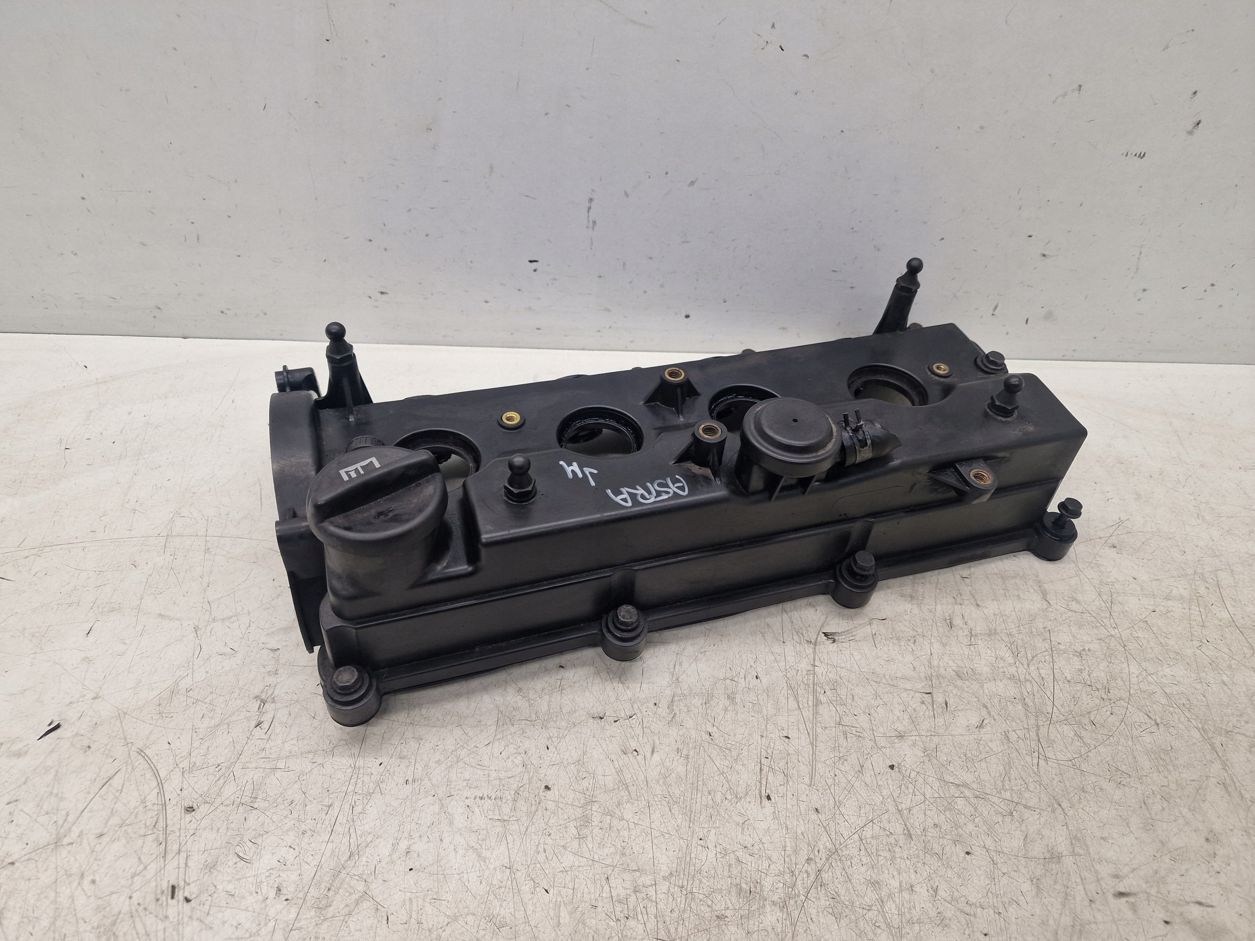 Abdeckung der Ventile Opel Astra J