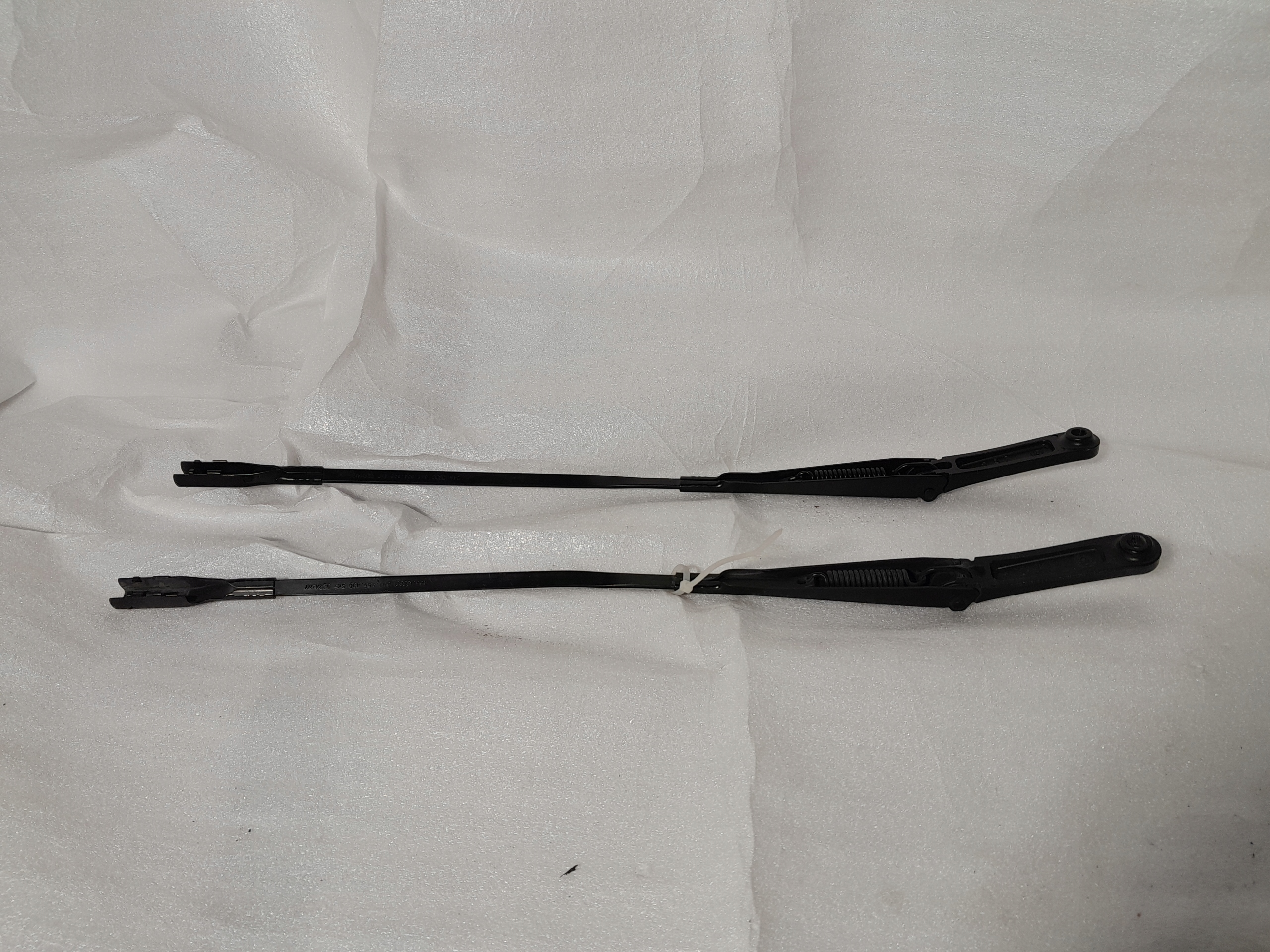 AUDI A4 B9 wiper arm right 8W1955408