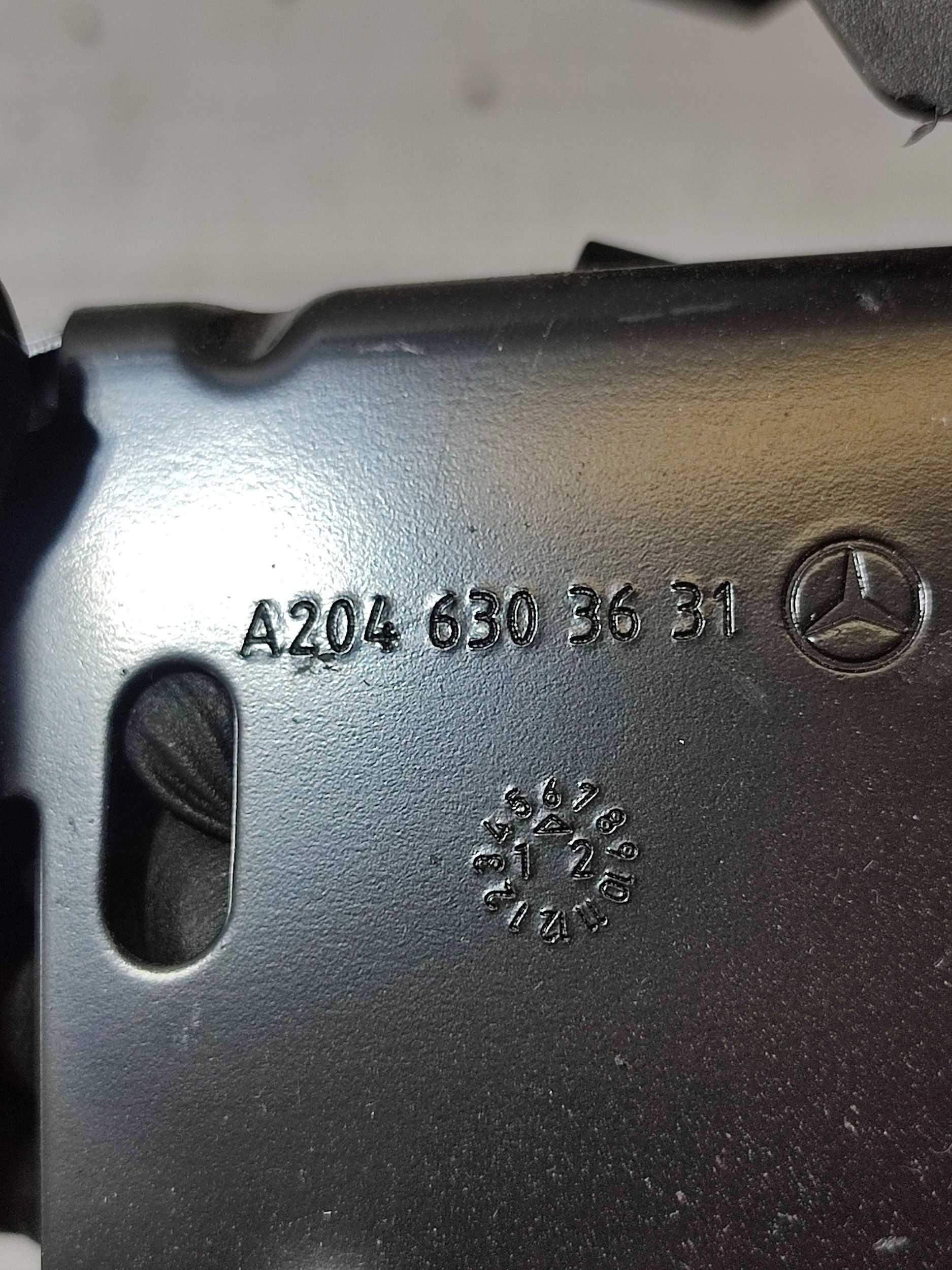 Mercedes-Benz GLK (X204) 2013 rear part right hook / bracket boot