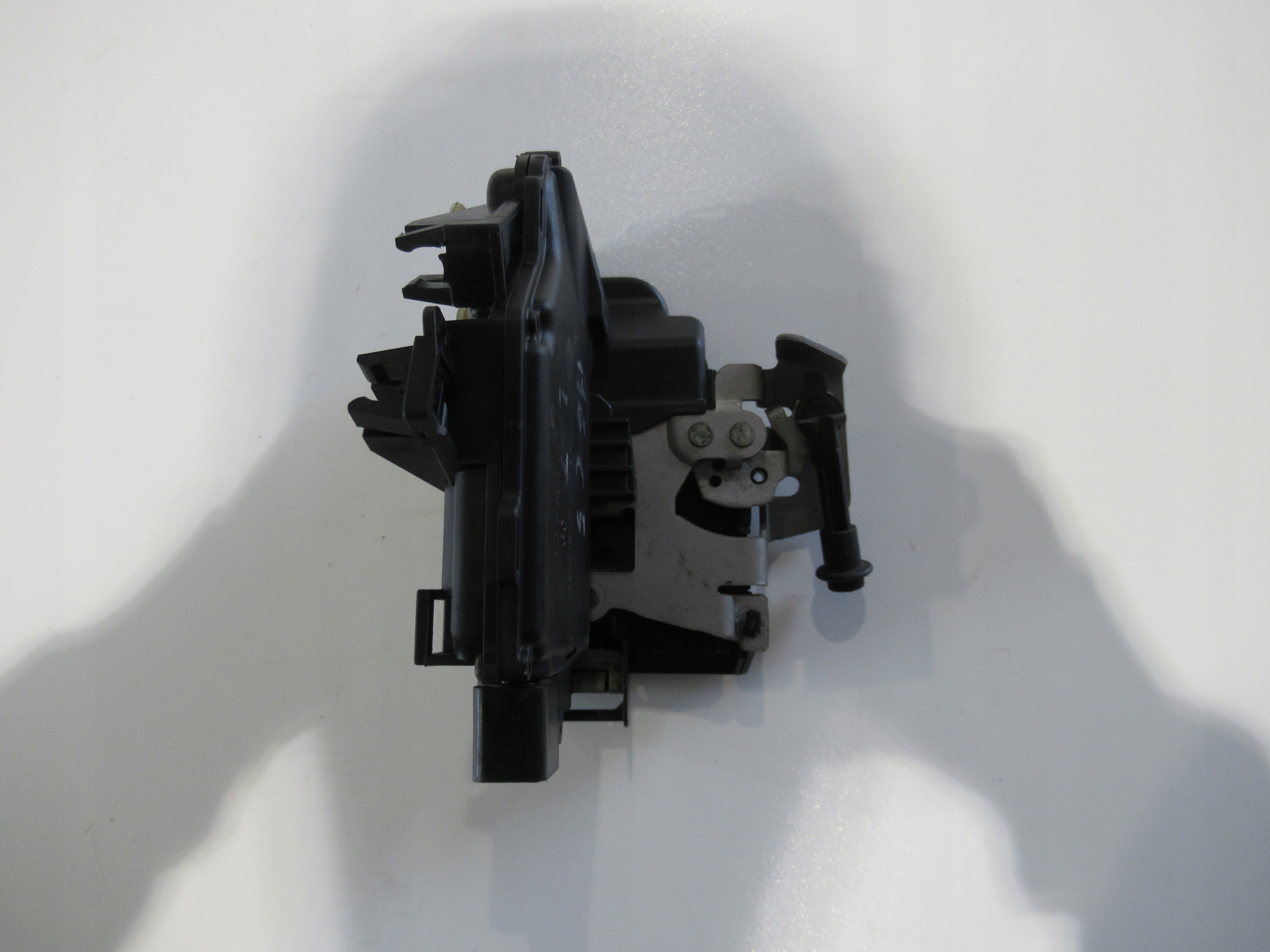 lock door left rear part AUDI A6 C5 4B0839015G