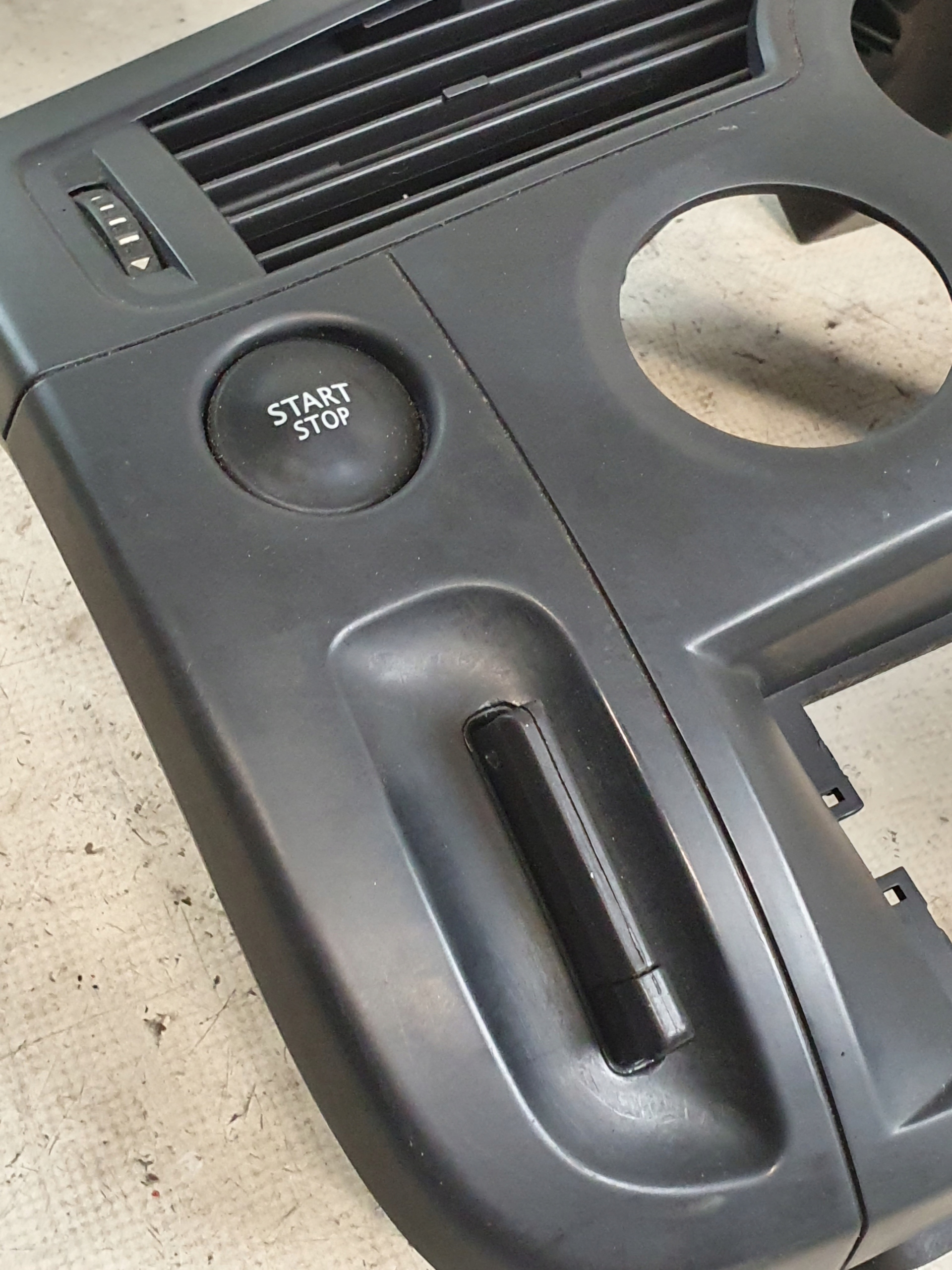 console central card reader button RENAULT SCENIC II 03r. A8200140713