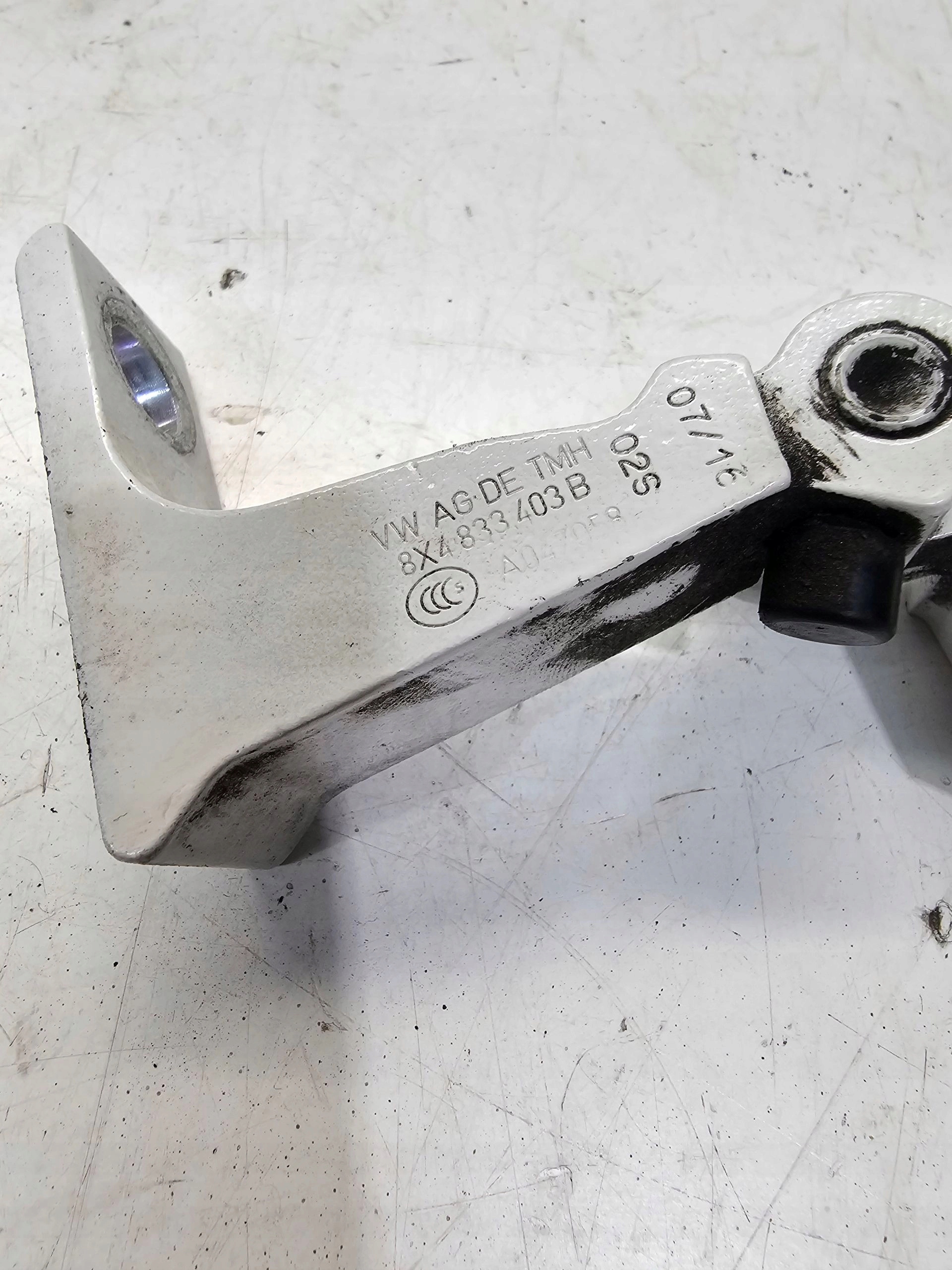 hinge door left AUDI A1 8X4 8X4833403B