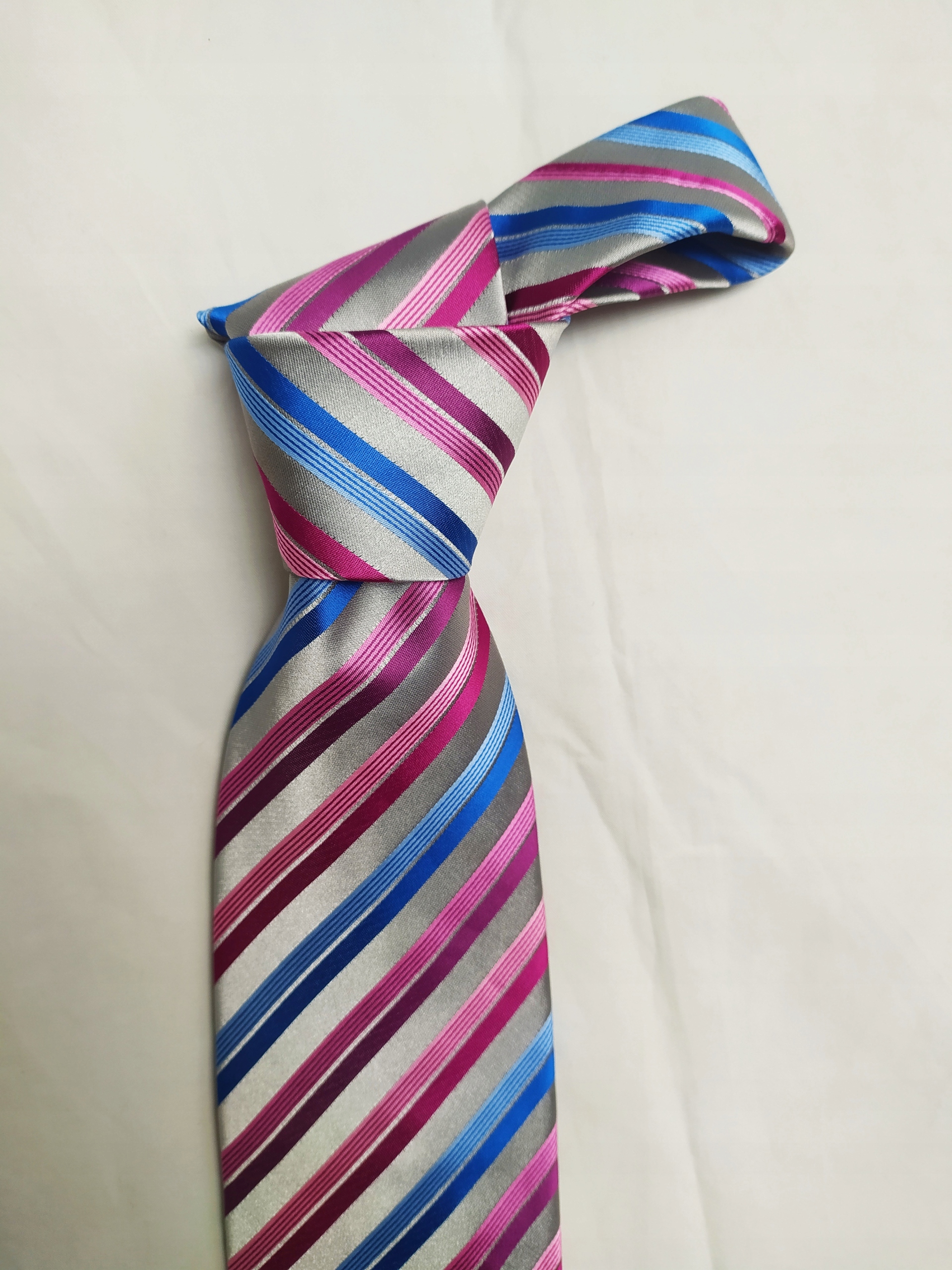 WYPRZEDAŻ ELEGANCKI KRAWAT DOBRA JAKOŚĆ