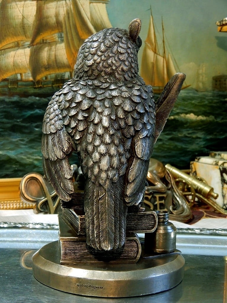 SOWA Z PIÓREM NA KSIĄŻKACH NAUCZYCIELKA VERONESE v Kod producenta a75033A1