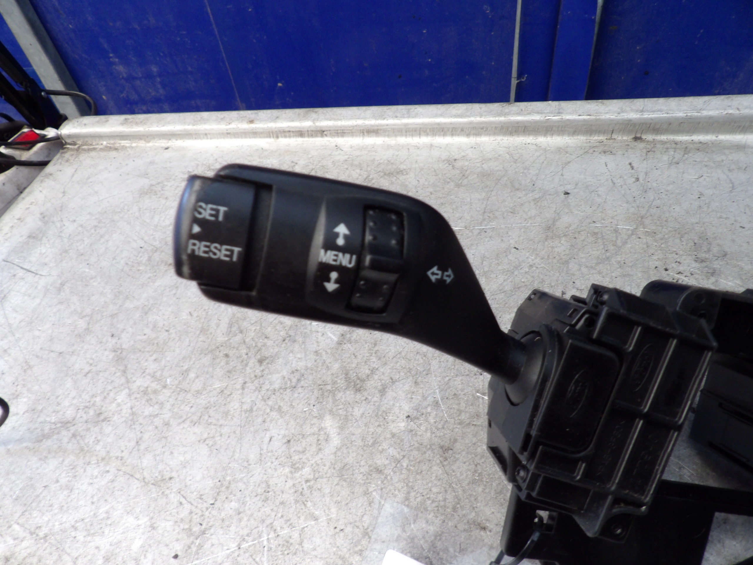 Ford Focus MK2 steering wheel levers and controls 1,8D