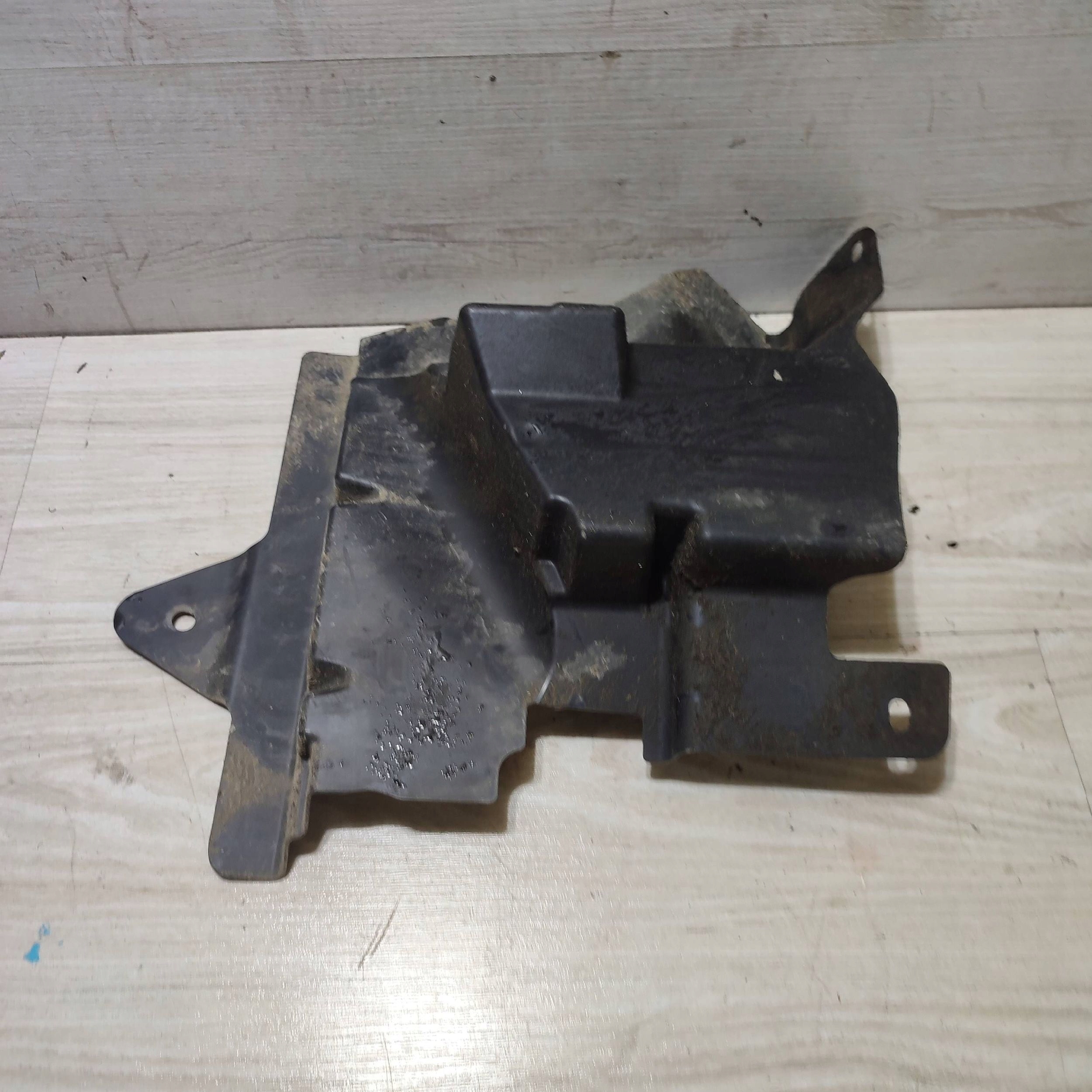 cover front chassis front right Jaguar F-Pace HK8316A262AB