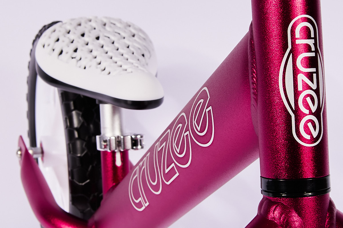 Lekki rowerek biegowy CRUZEE Czerwony Rama Aluminiowa