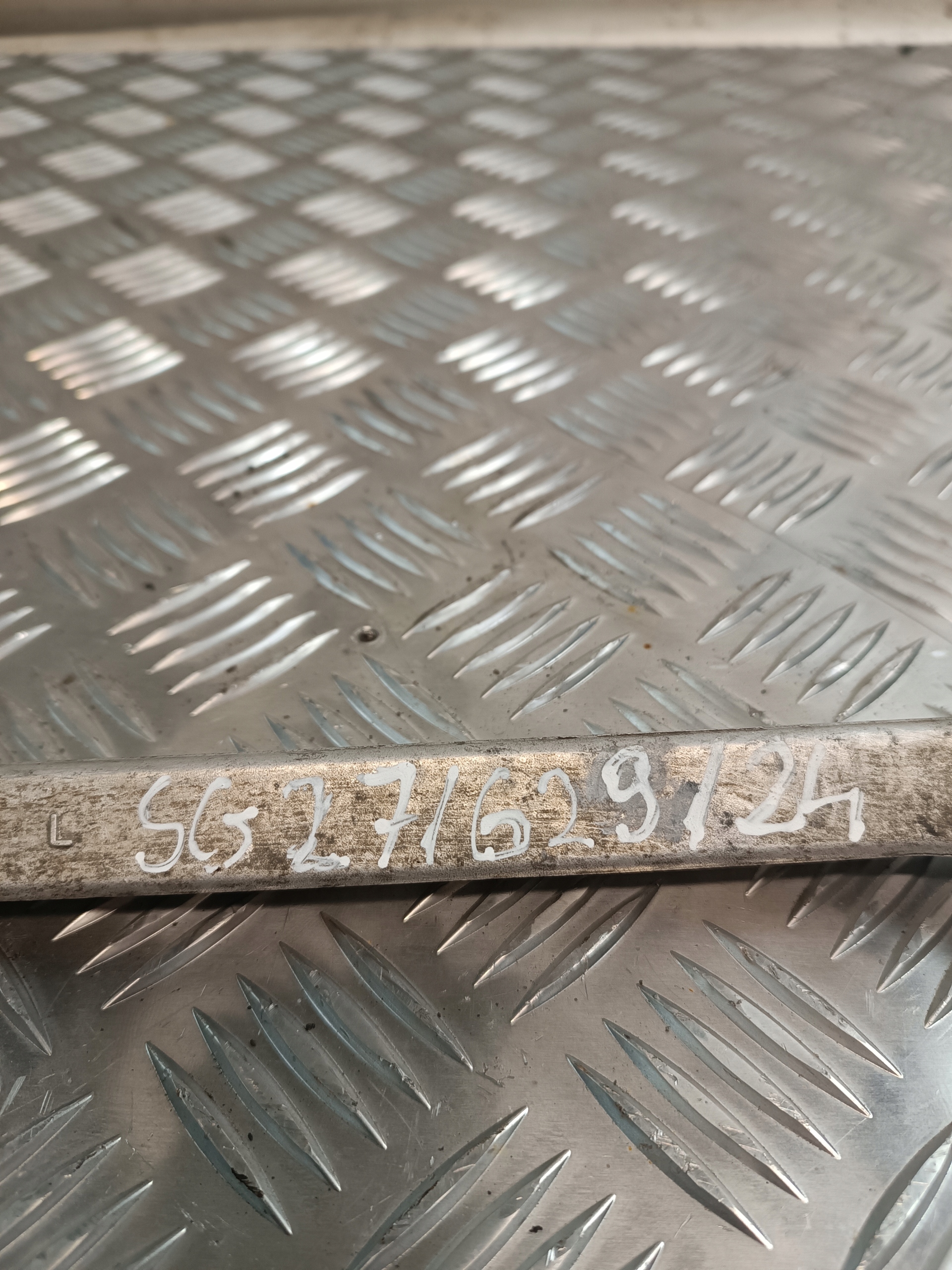 Querlenker vorne links AUDI A6C5 2.5TDI 2004r