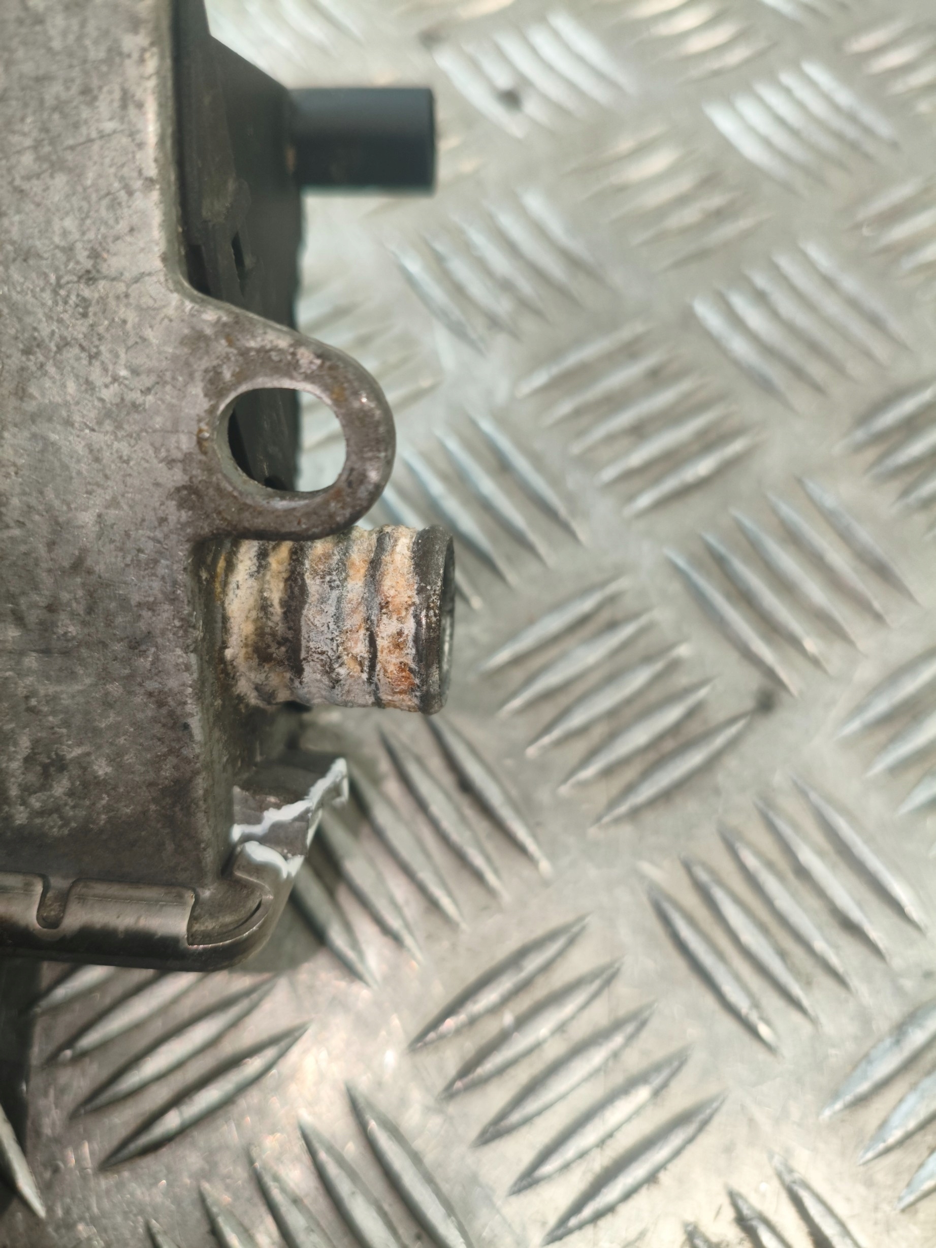 ohřívač vody PRZEPLYWOWY elektrický BMW E46 2.0D 64126918806