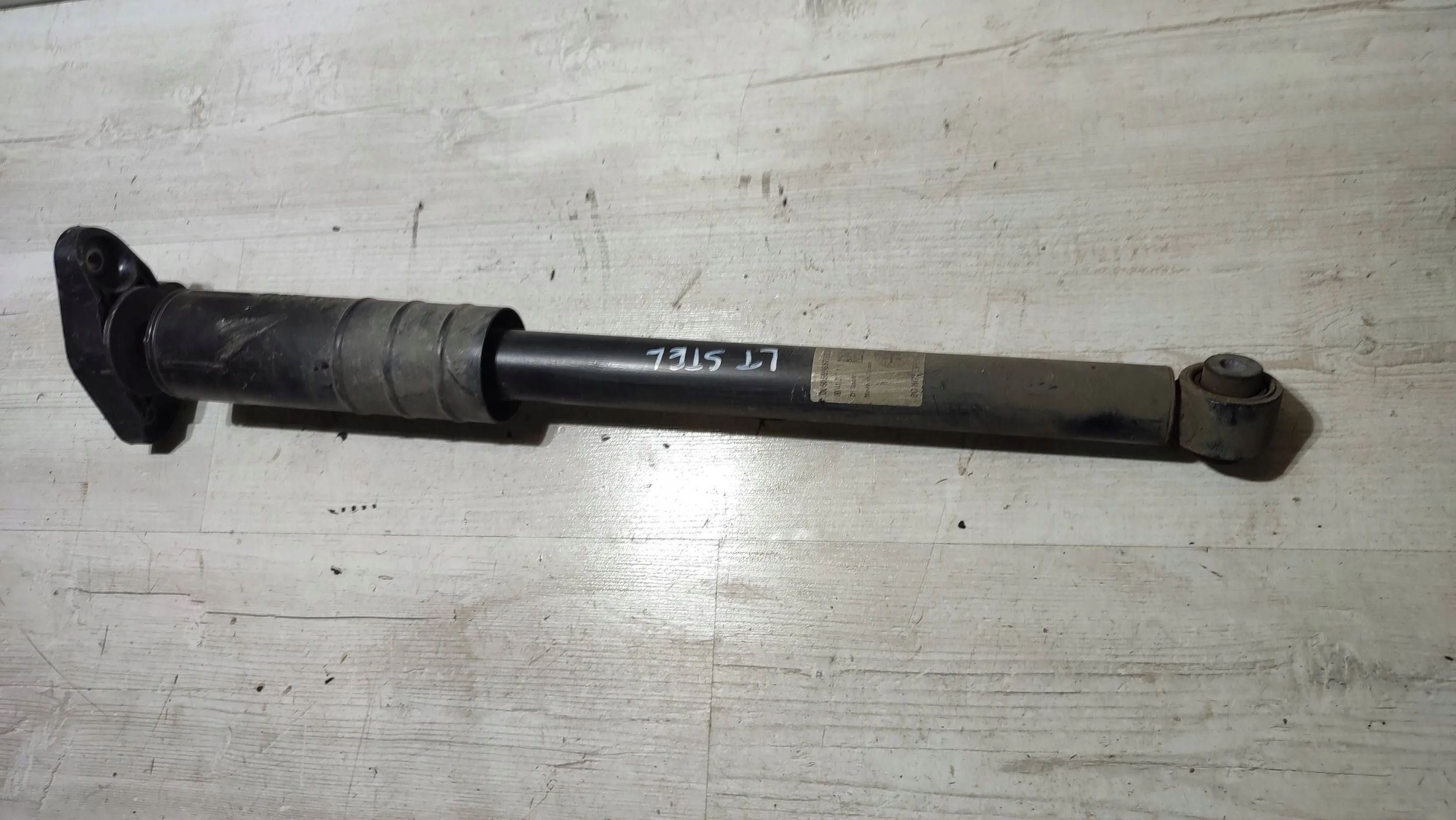 Alfa Romeo Stelvio 2021 rear part side left shock absorber rear