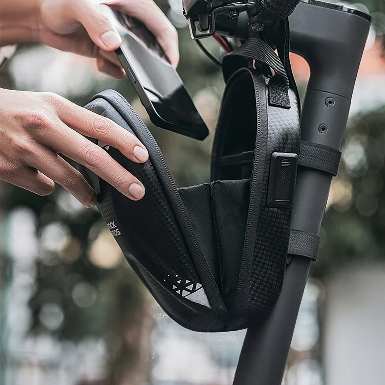 ROCKBROS SAKWA NA HULAJNOGĘ TORBA NA KIEROWNICĘ NA ROWER USZTYWNIANA 1,3L Model 3011006301