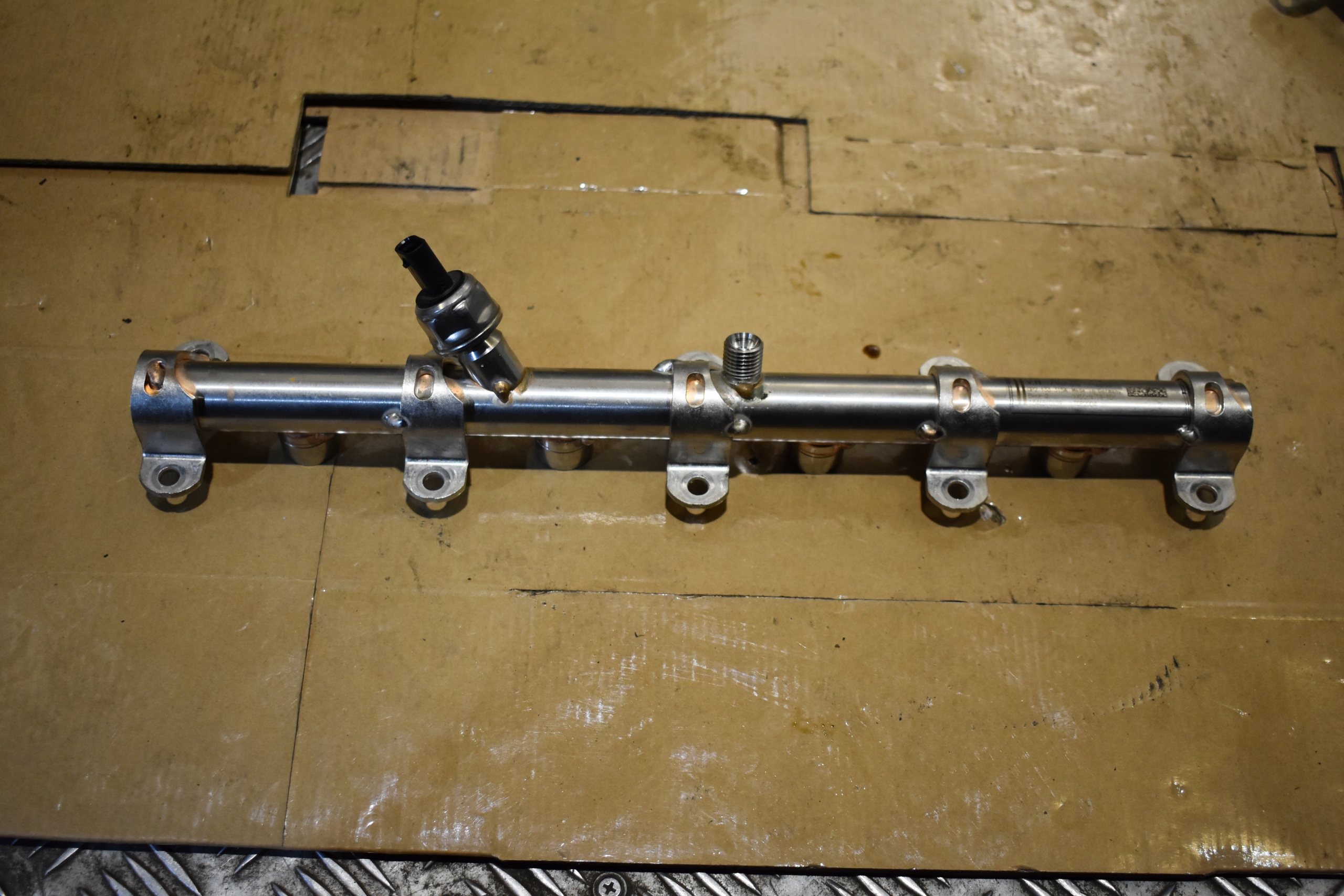IDEALNA injection ramp left PORSCHE AUDI 1