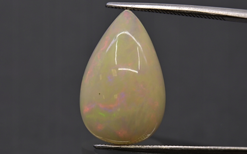 Opál z Etiopie kabošon slza 18x11,5 mm