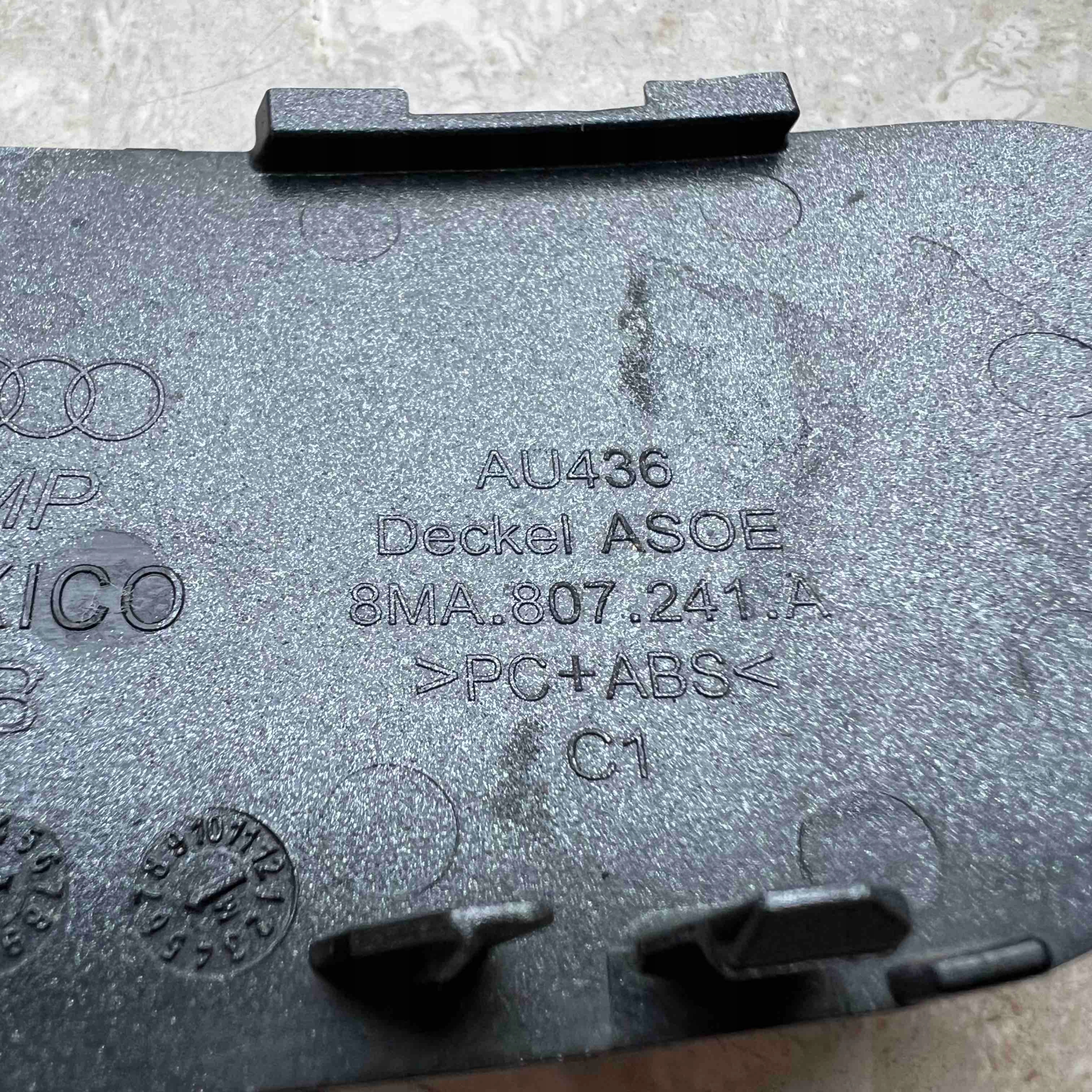 AUDI SQ5 III 2024-> towing hook cap front 8MA807241A