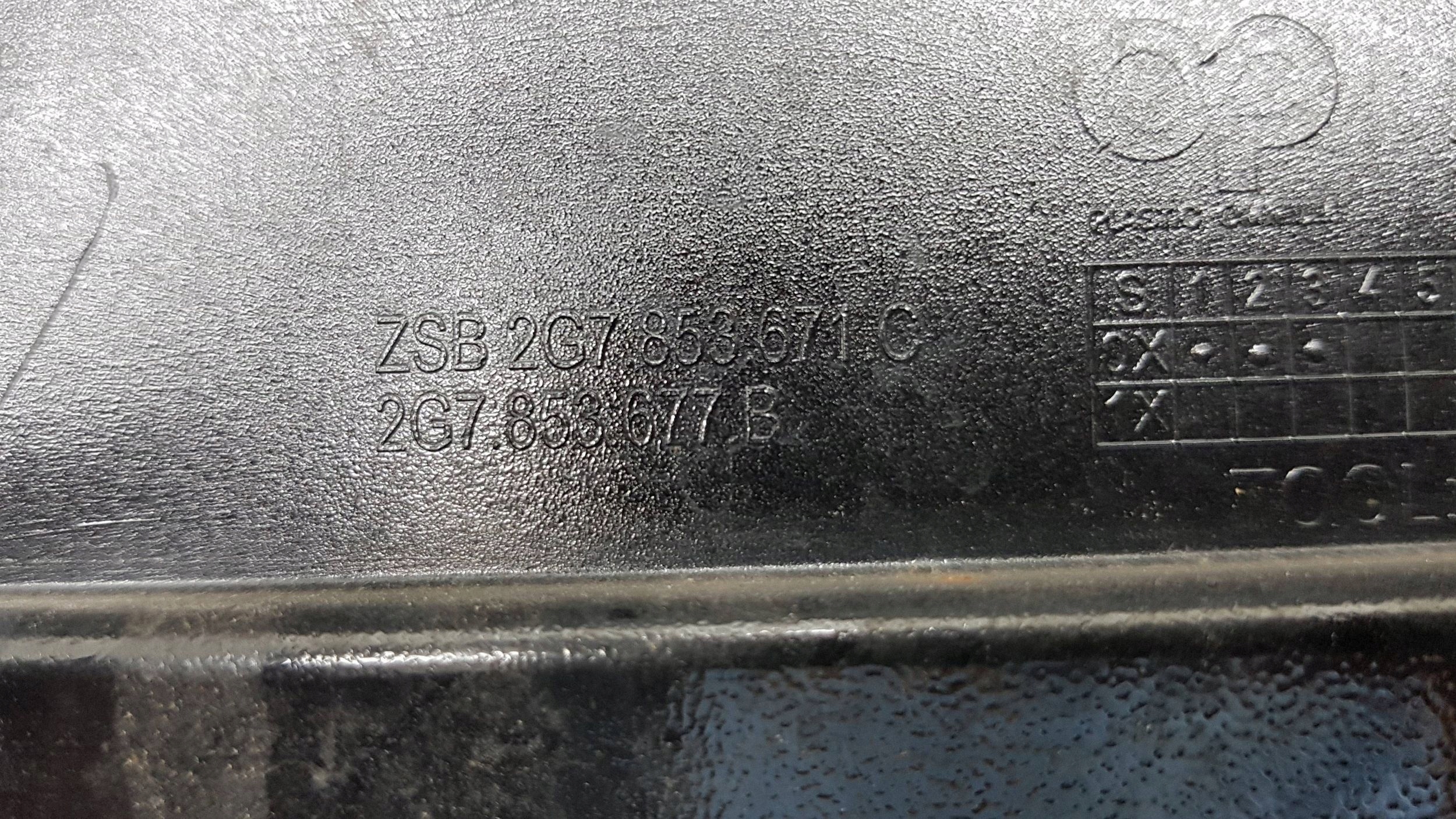 VW TAIGO R LINE 2021 - Stoßstange vorne 2G7.853.677