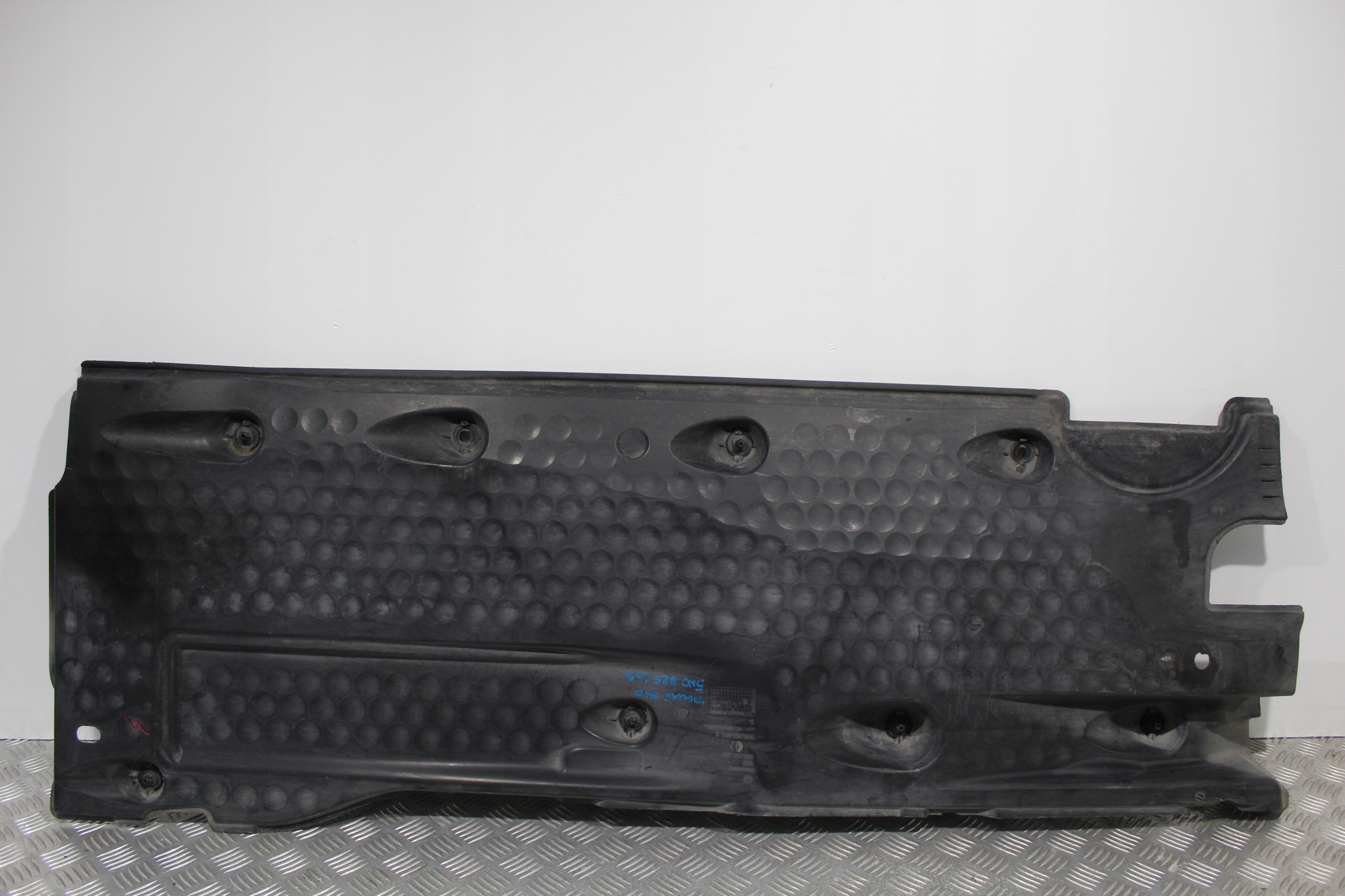 cover chassis right TIGUAN 5N0 5N 5N0825202C