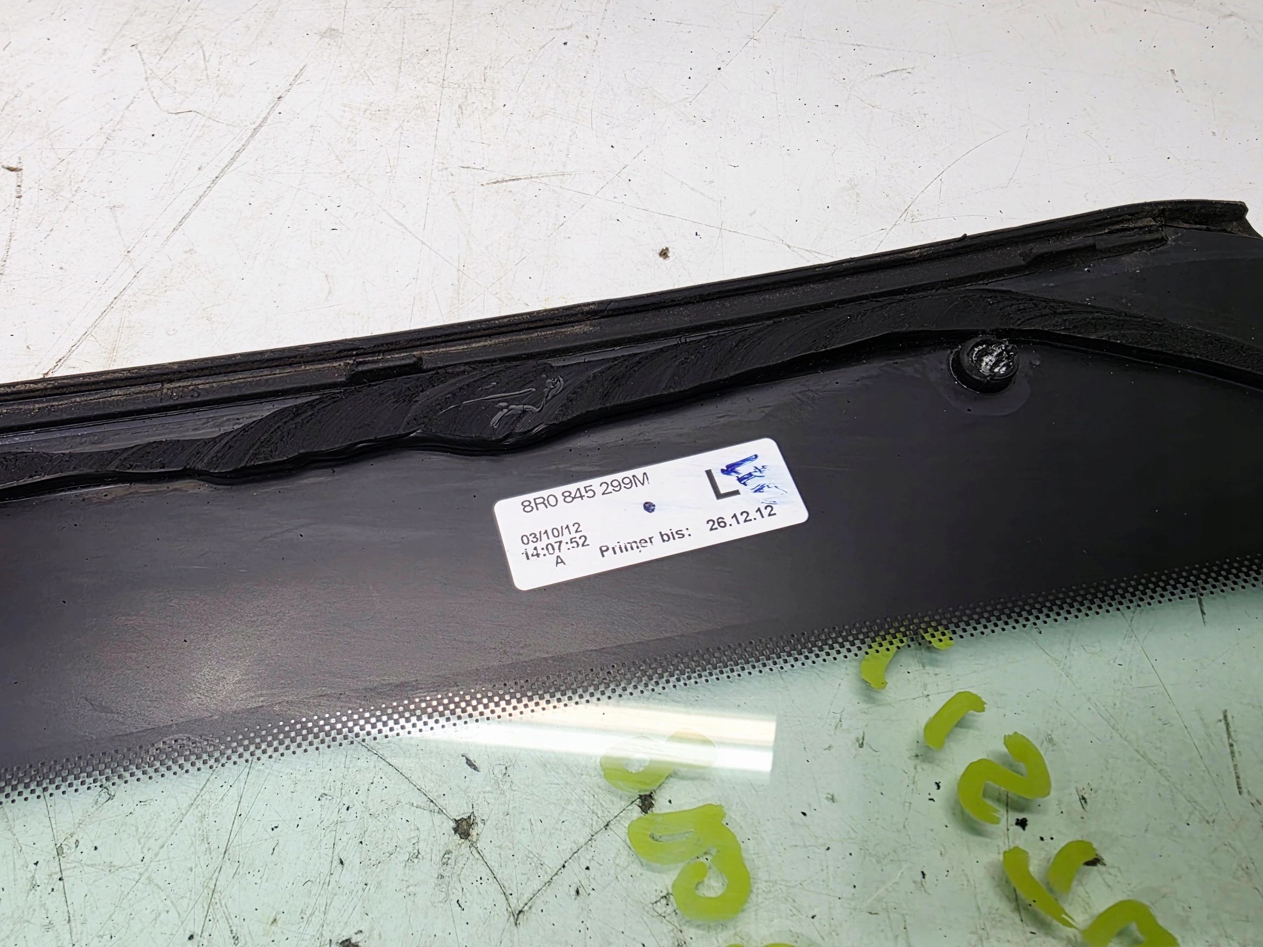 window bodywork below LISTWE MAT left rear part AUDI Q5 8R 8R0845299M 2012R
