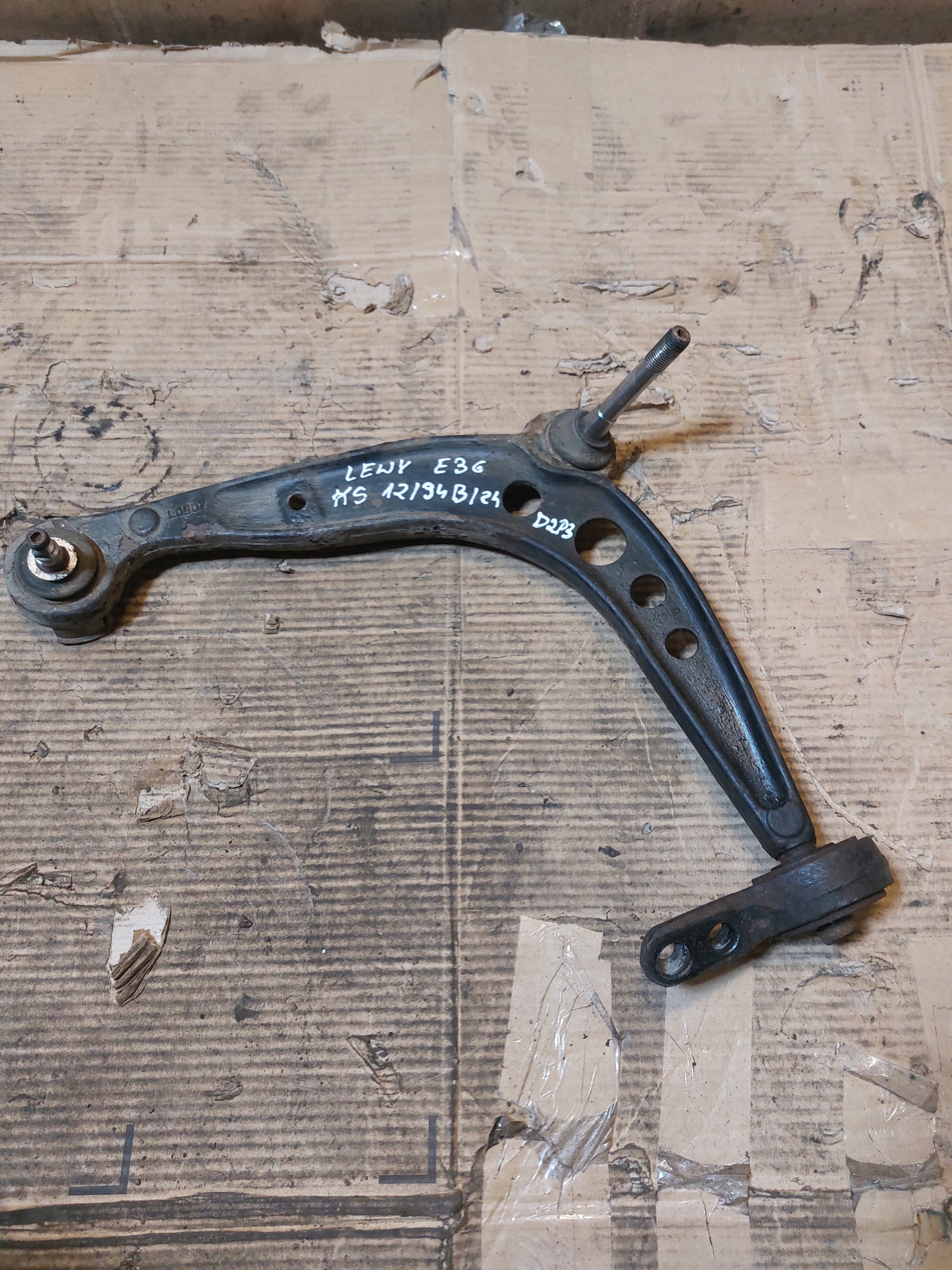 rameno levý předek BMW E36