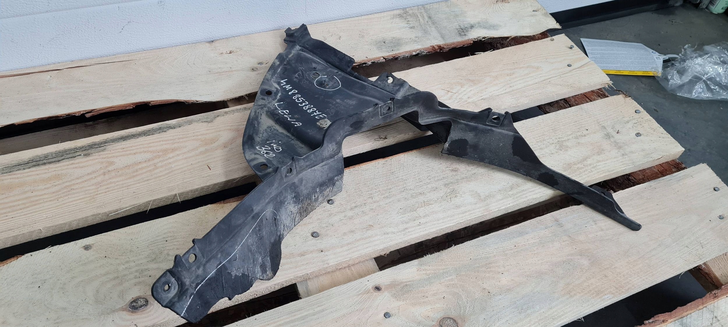 SQ8 Q8 SPOILER NADKOLA left front front 4M8853887E