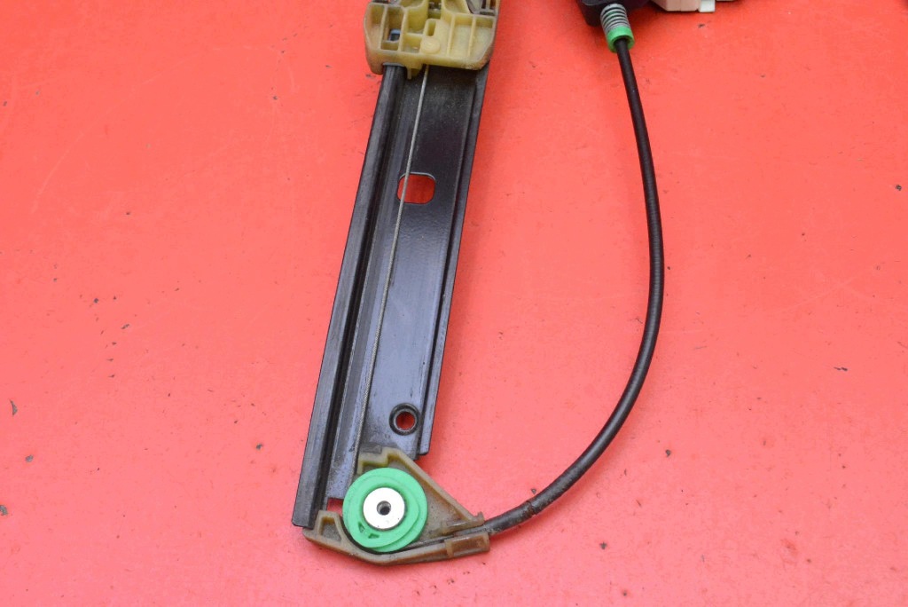 window regulator left front EU 8K0959801 AUDI A4 B8 KOMBI 07-11