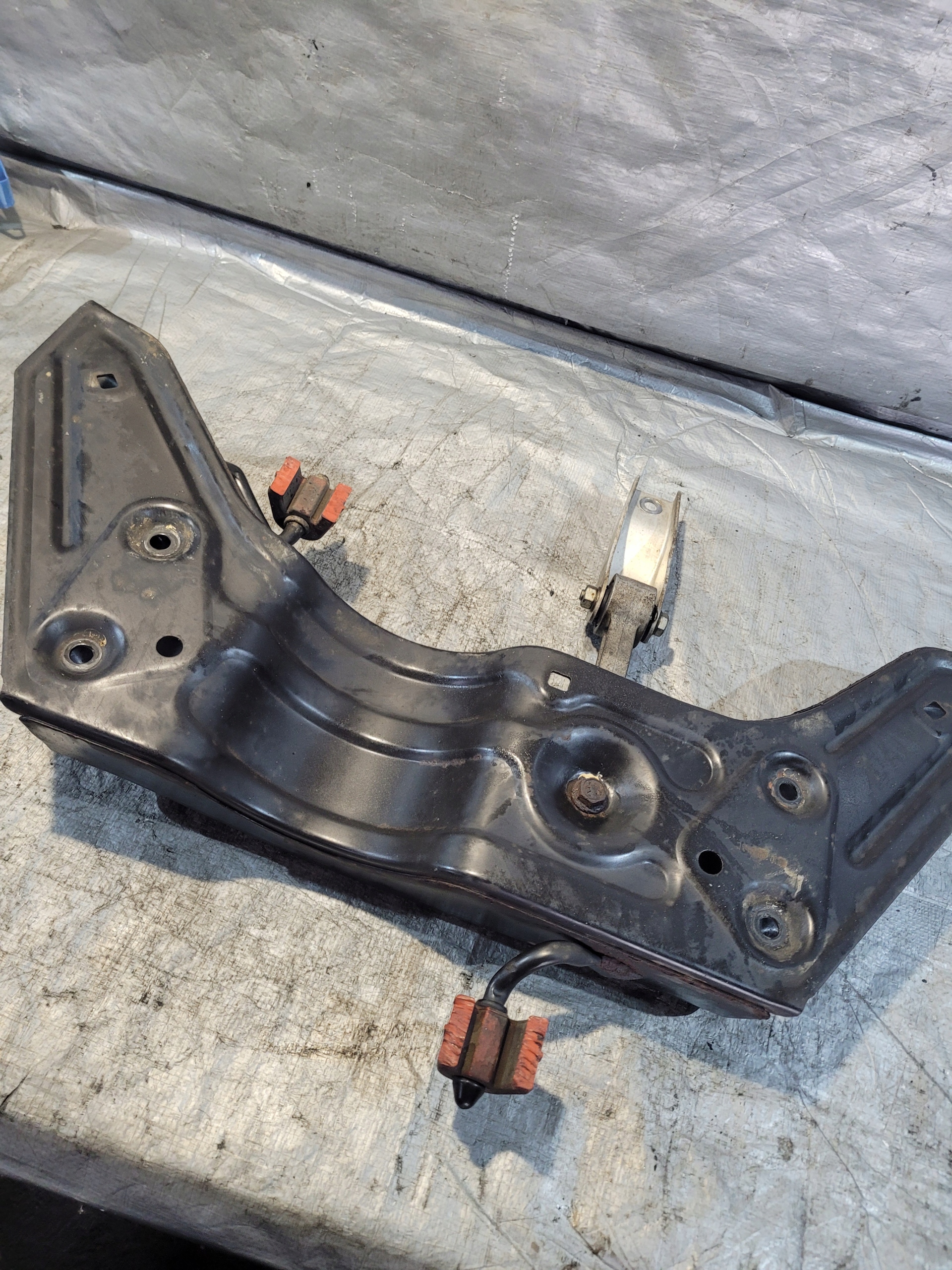 axle beam subframe TRAWERS front VOLKSWAGEN FOX 1.2B 05r.