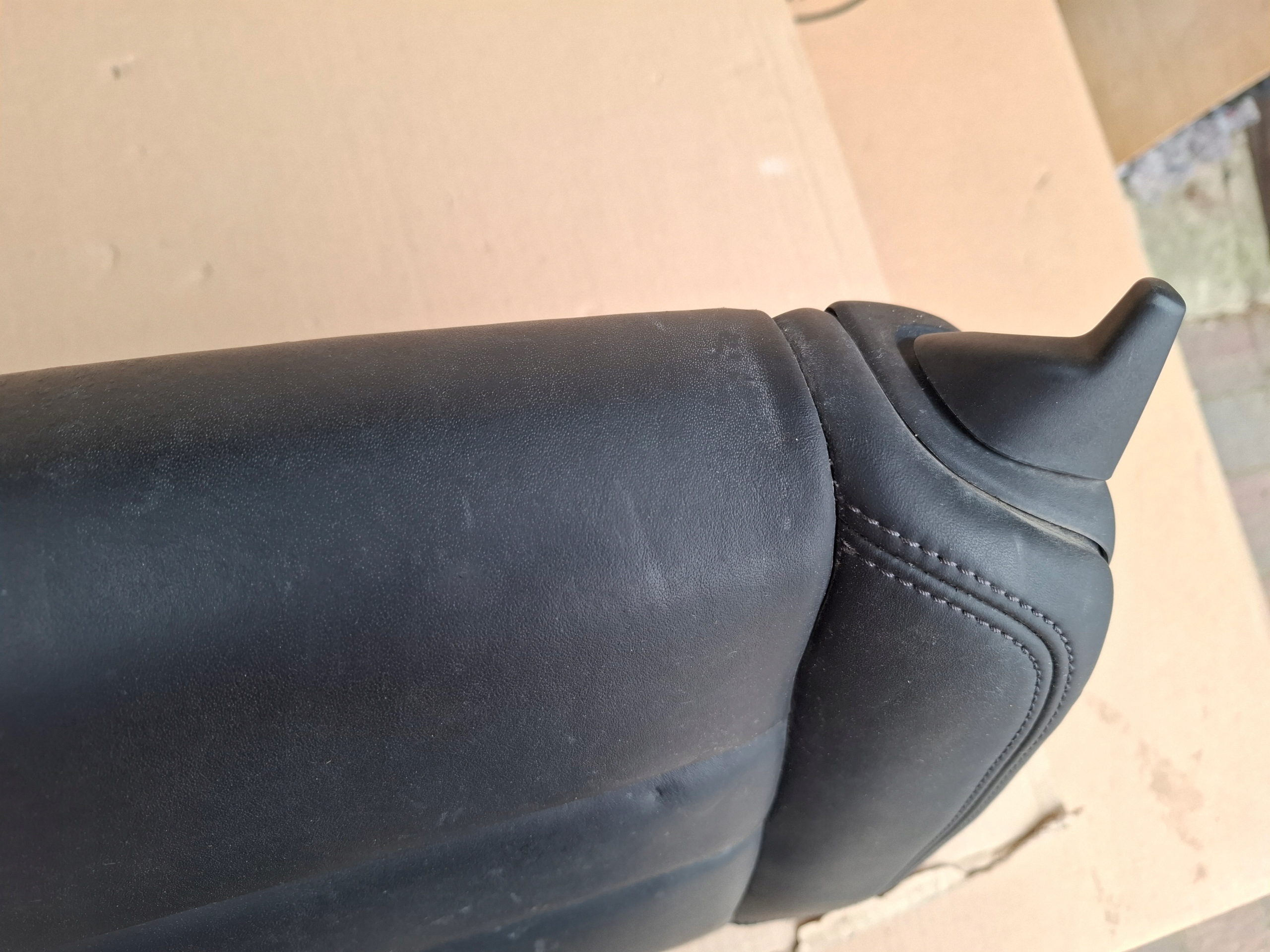 OPARCIE KANAPY rear part left PORSCHE 992 19r