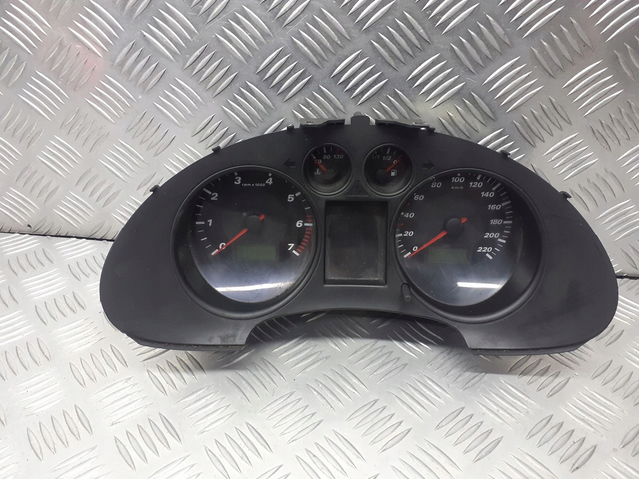 спидометр seat Ibiza III 88311333