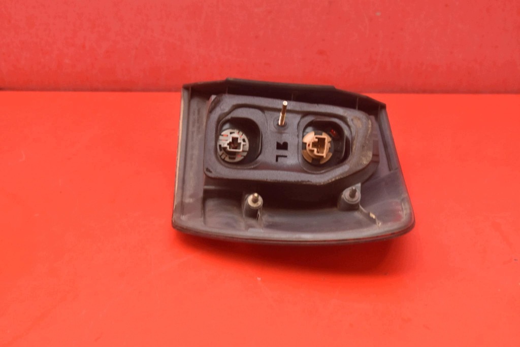 light left rear part rear TOYOTA AVENSIS VERSO 01-03