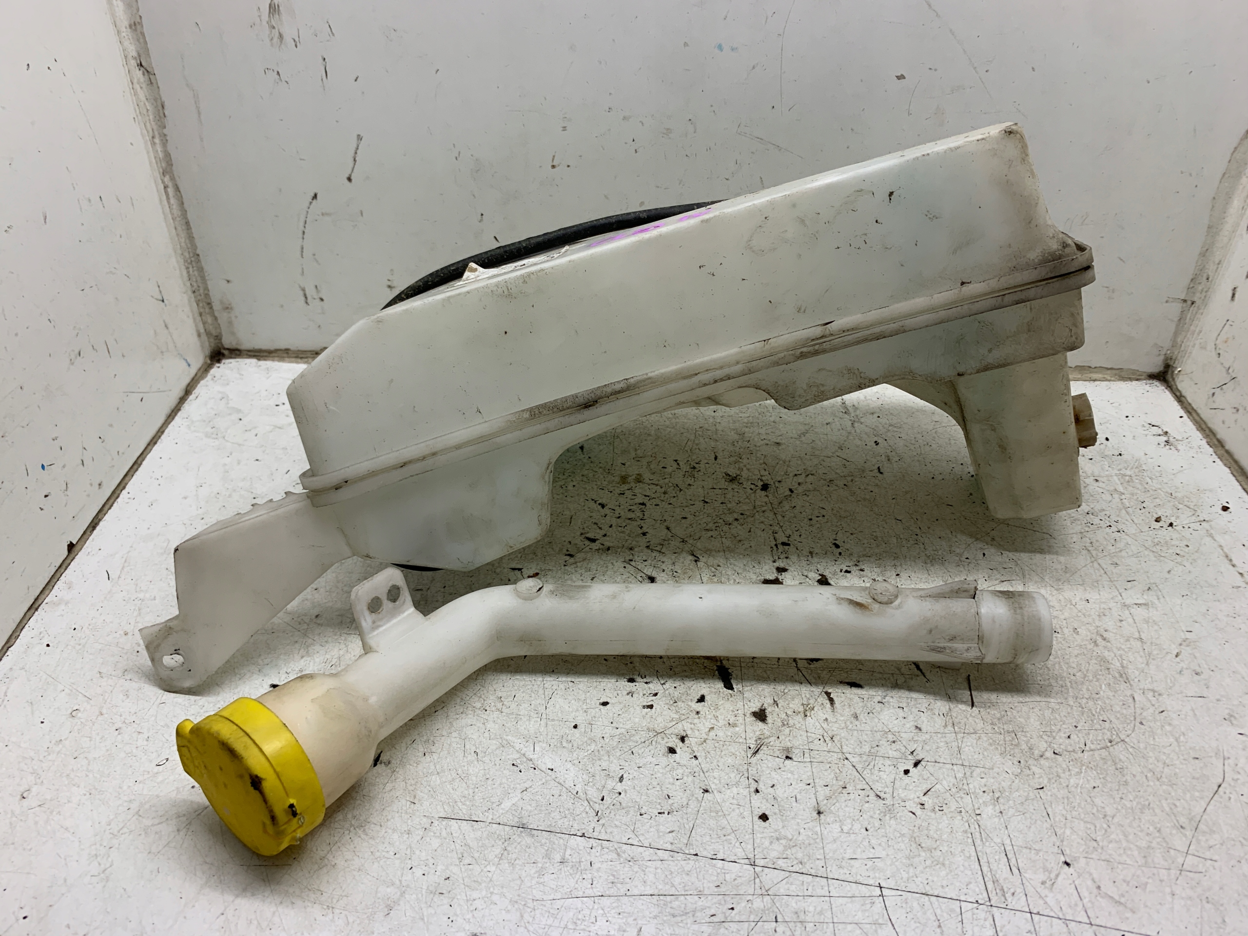 washer fluid tank RENAULT CLIO IV 312818300